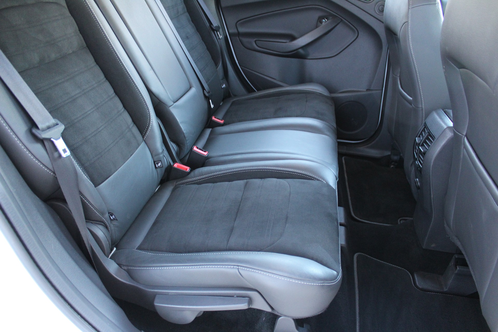FORD Kuga 2.0 TDCi ST-Line 4WD-image-12