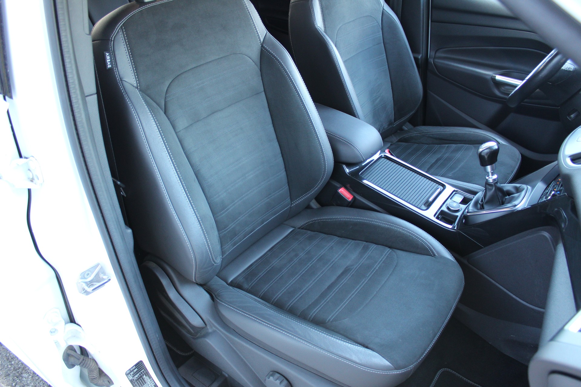 FORD Kuga 2.0 TDCi ST-Line 4WD-image-11