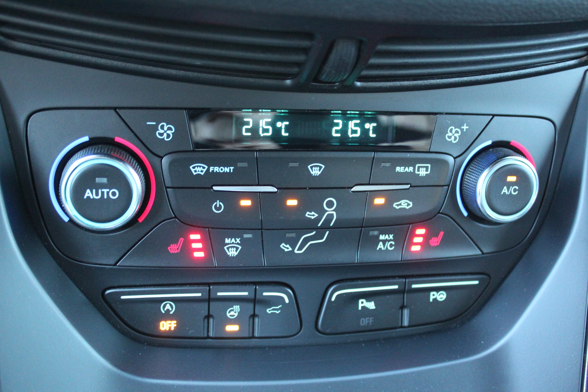 FORD Kuga 2.0 TDCi ST-Line 4WD-image-16