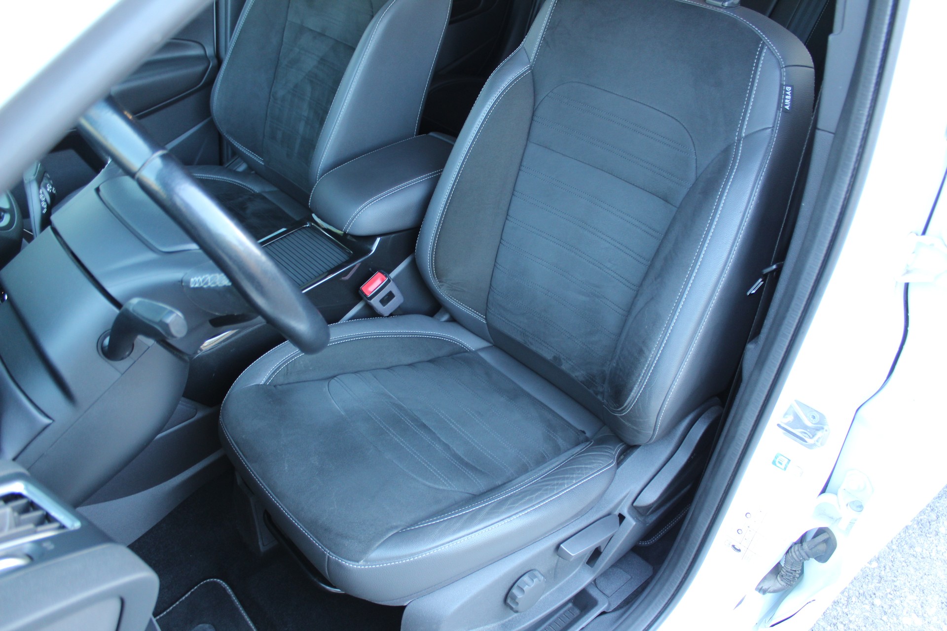 FORD Kuga 2.0 TDCi ST-Line 4WD-image-9
