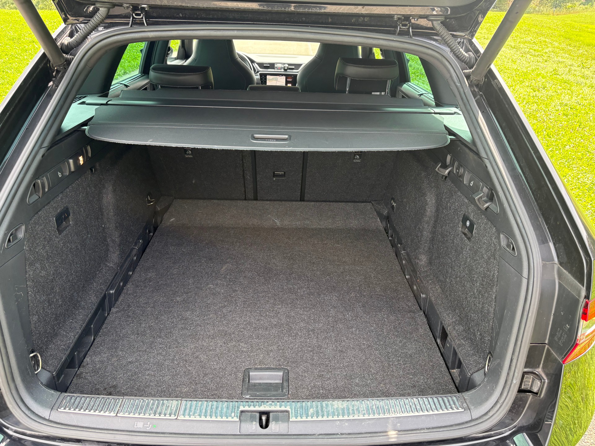 SKODA Sportline+ DSG 4x4 8- Fach Kompletträder-image-11