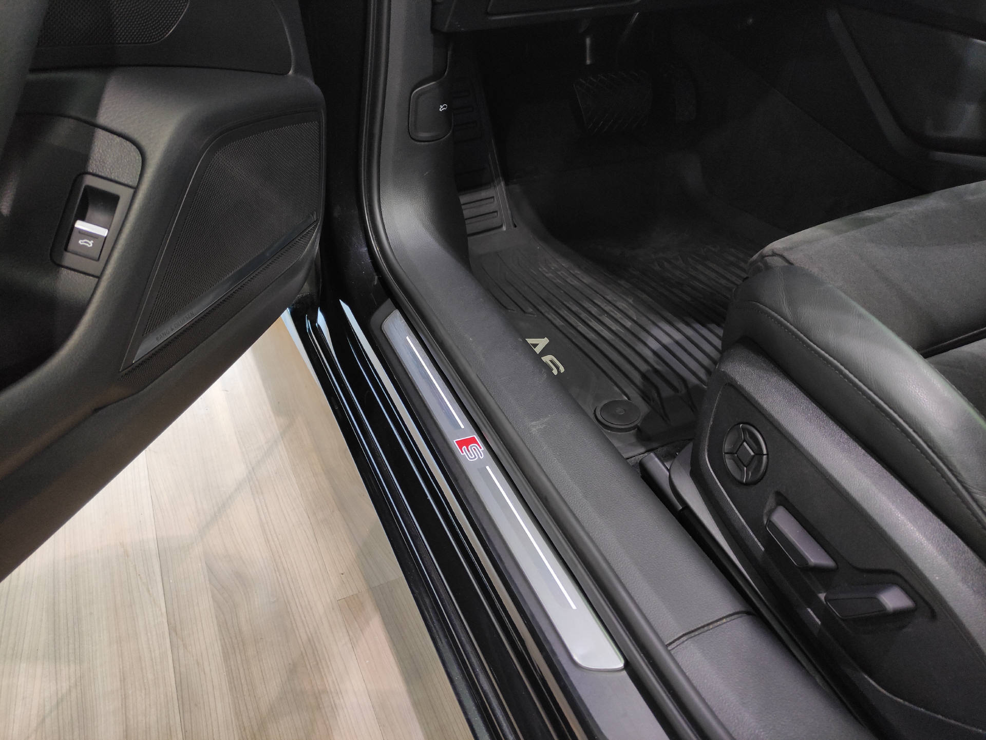AUDI A6 Avant 55 TFSI S-Line quattro S-Tronic-image-5