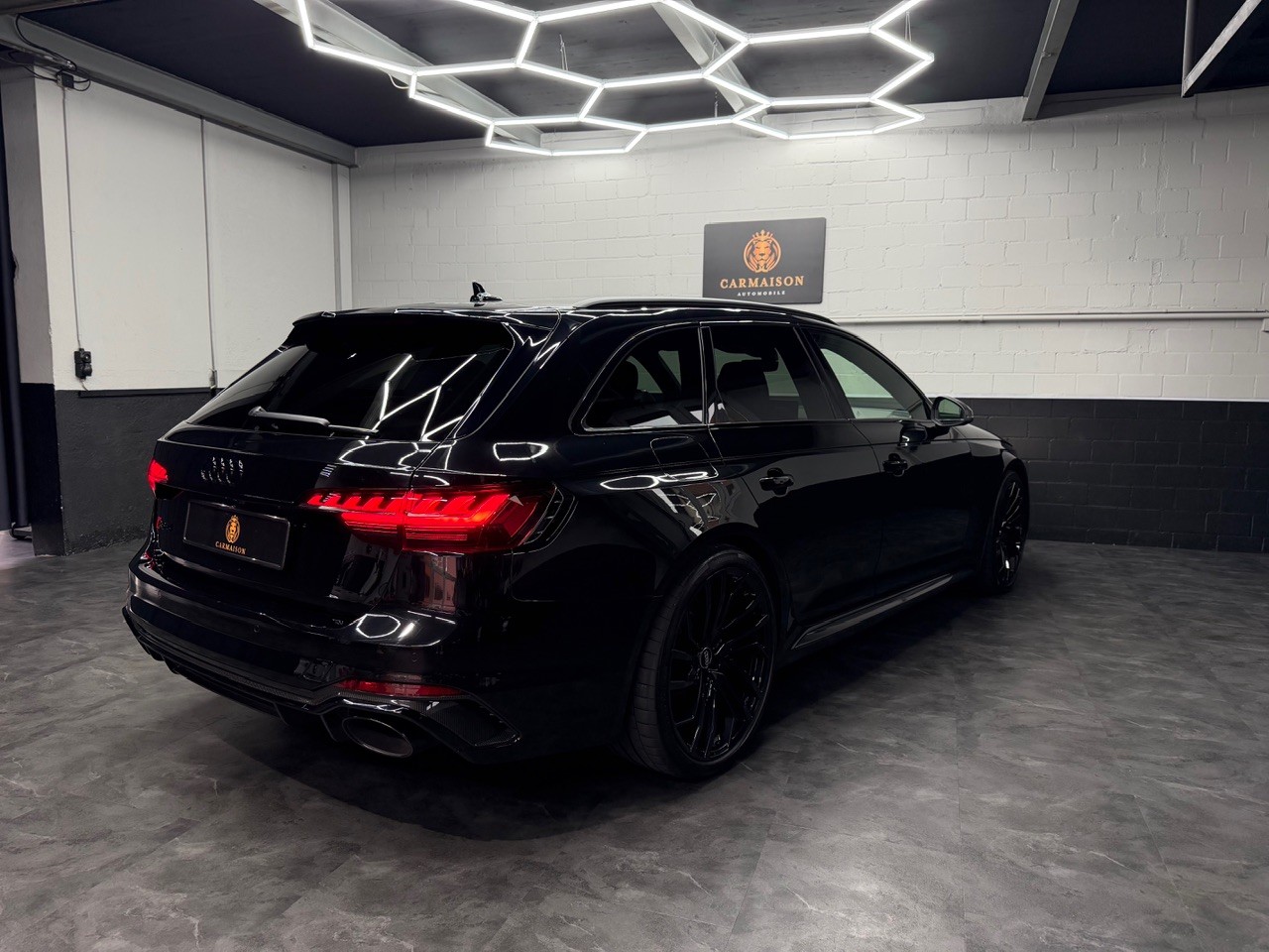 AUDI RS4 Avant quattro | 1. Hand | ACC Tempomat | Head-Up Display | Carbon Interieur&Exterieur | Rückfahrkamera | Bang&Olufsen-image-7