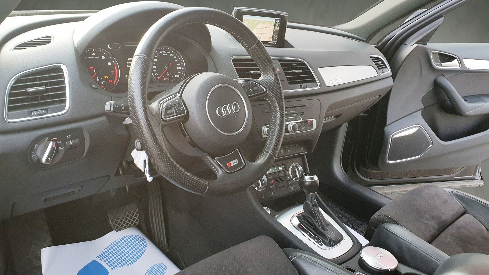 AUDI Q3 2.0 TFSI quattro S-tronic S-Line-image-10