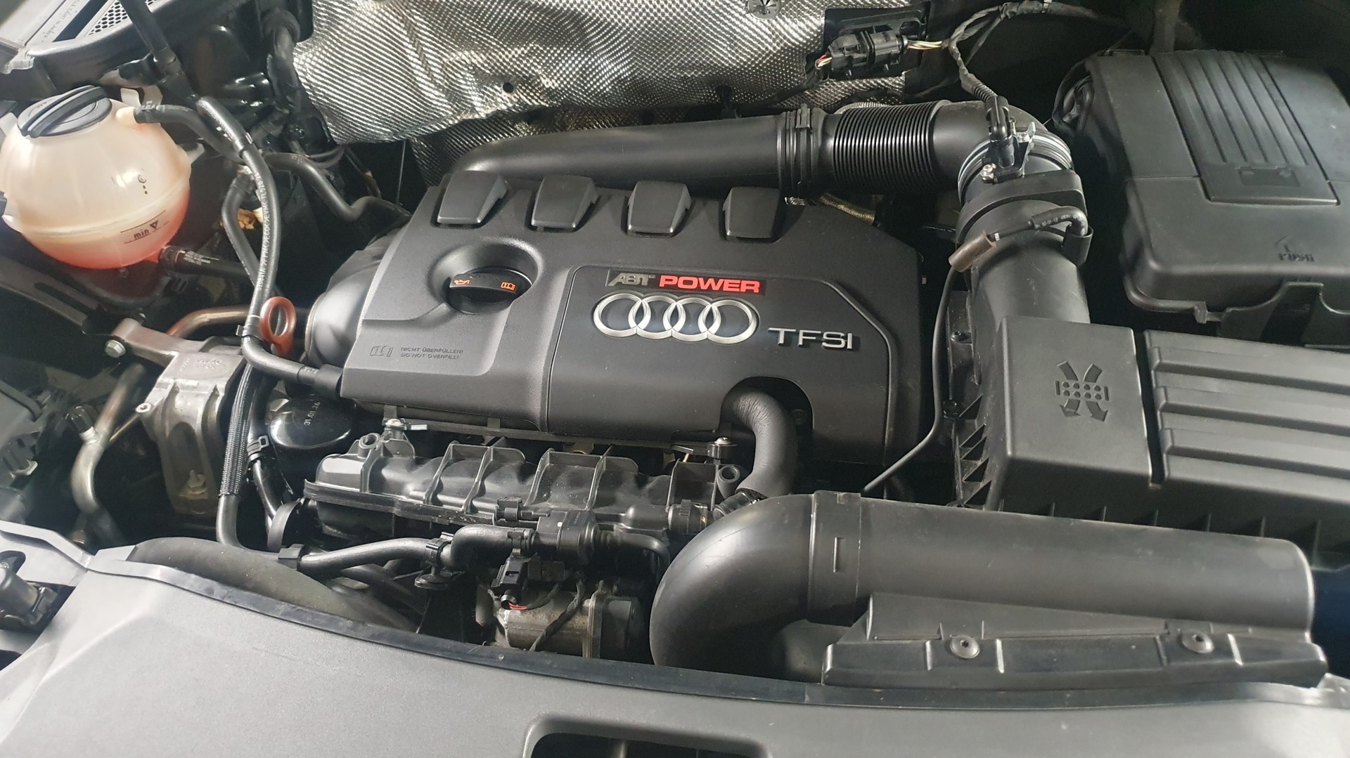 AUDI Q3 2.0 TFSI quattro S-tronic S-Line-showroom-element-1