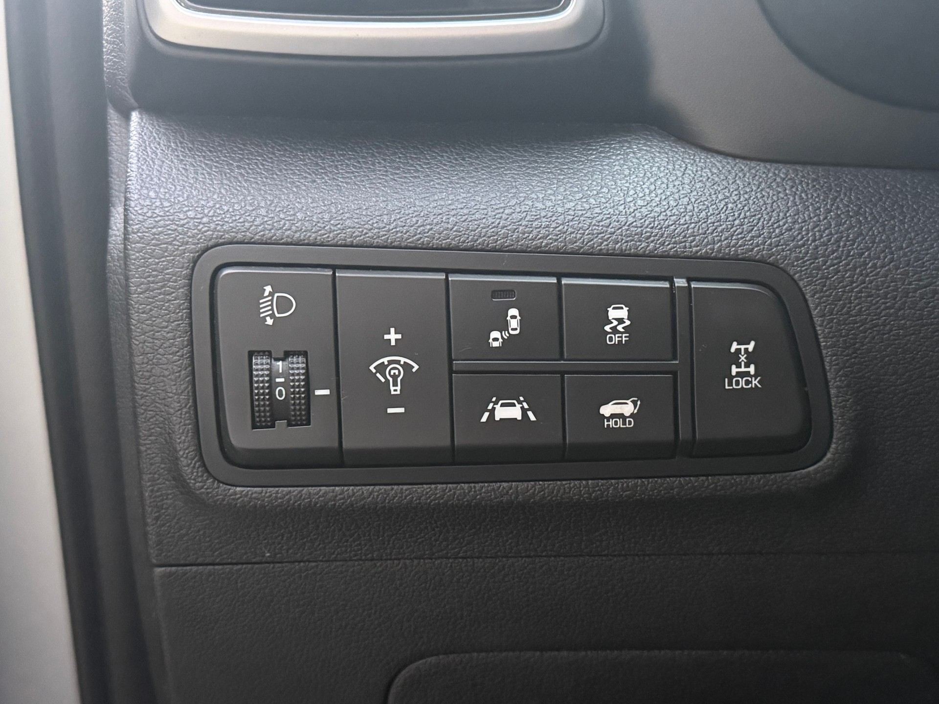 HYUNDAI Tucson 1.6 TGDI Amplia 4WD DCT-image-3