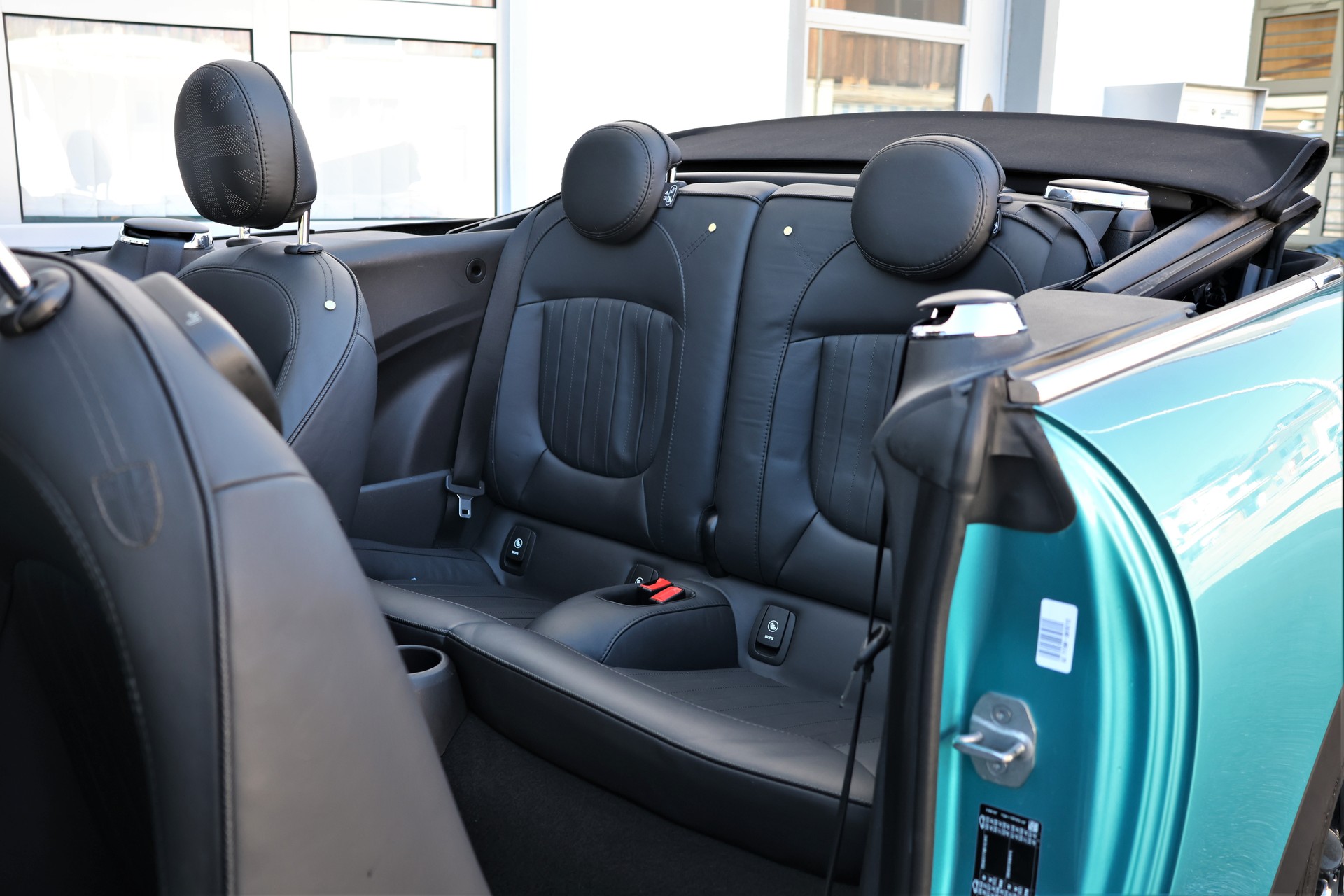 MINI Cooper S Brighton Cabriolet DKG (CH) *Carribbean Aqua Blue*-image-18