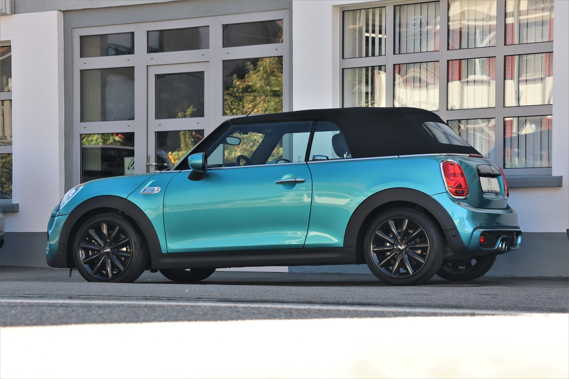 MINI Cooper S Brighton Cabriolet DKG (CH) *Carribbean Aqua Blue*-showroom-element-3