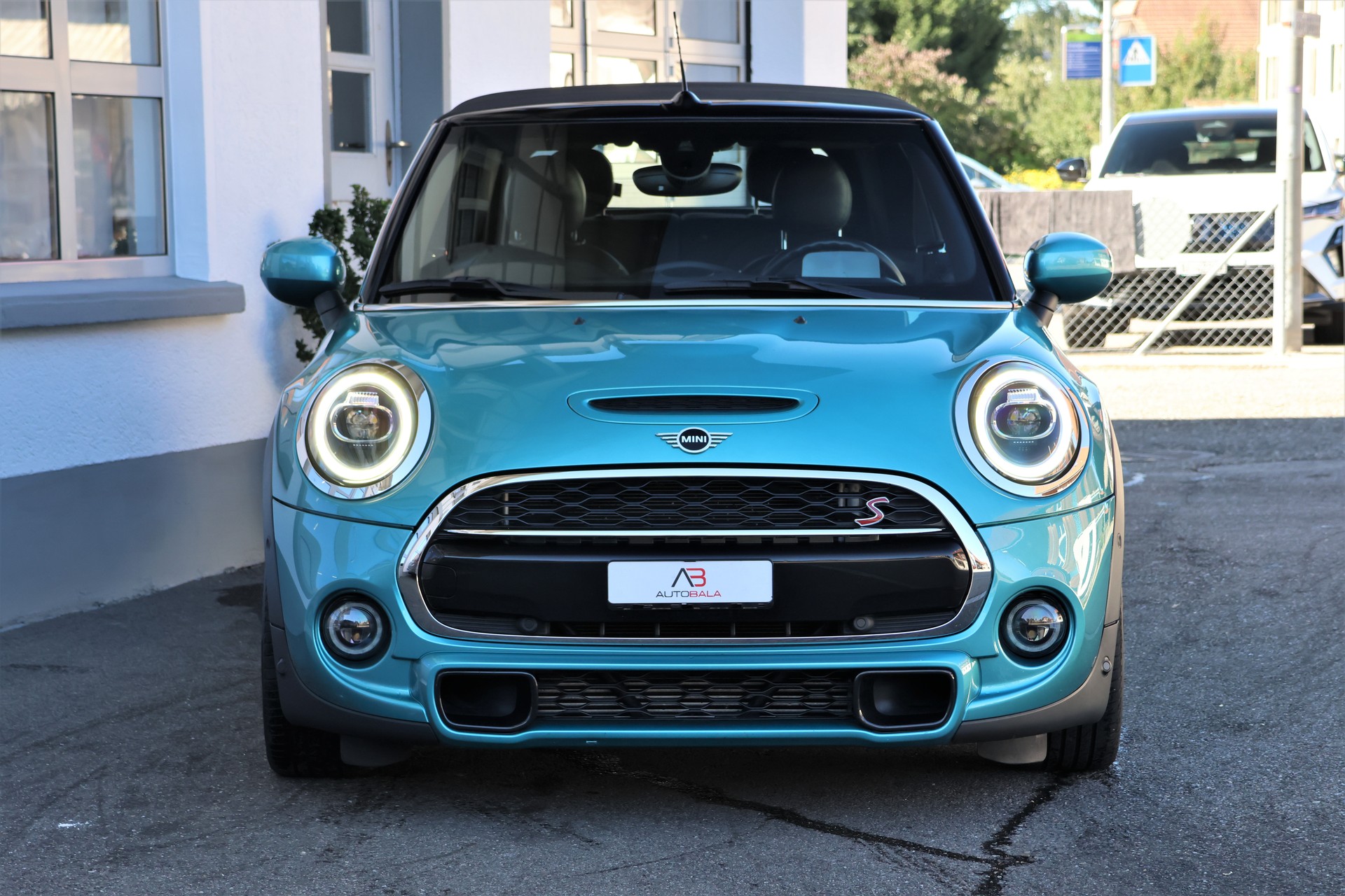 MINI Cooper S Brighton Cabriolet DKG (CH) *Carribbean Aqua Blue*-showroom-element-1