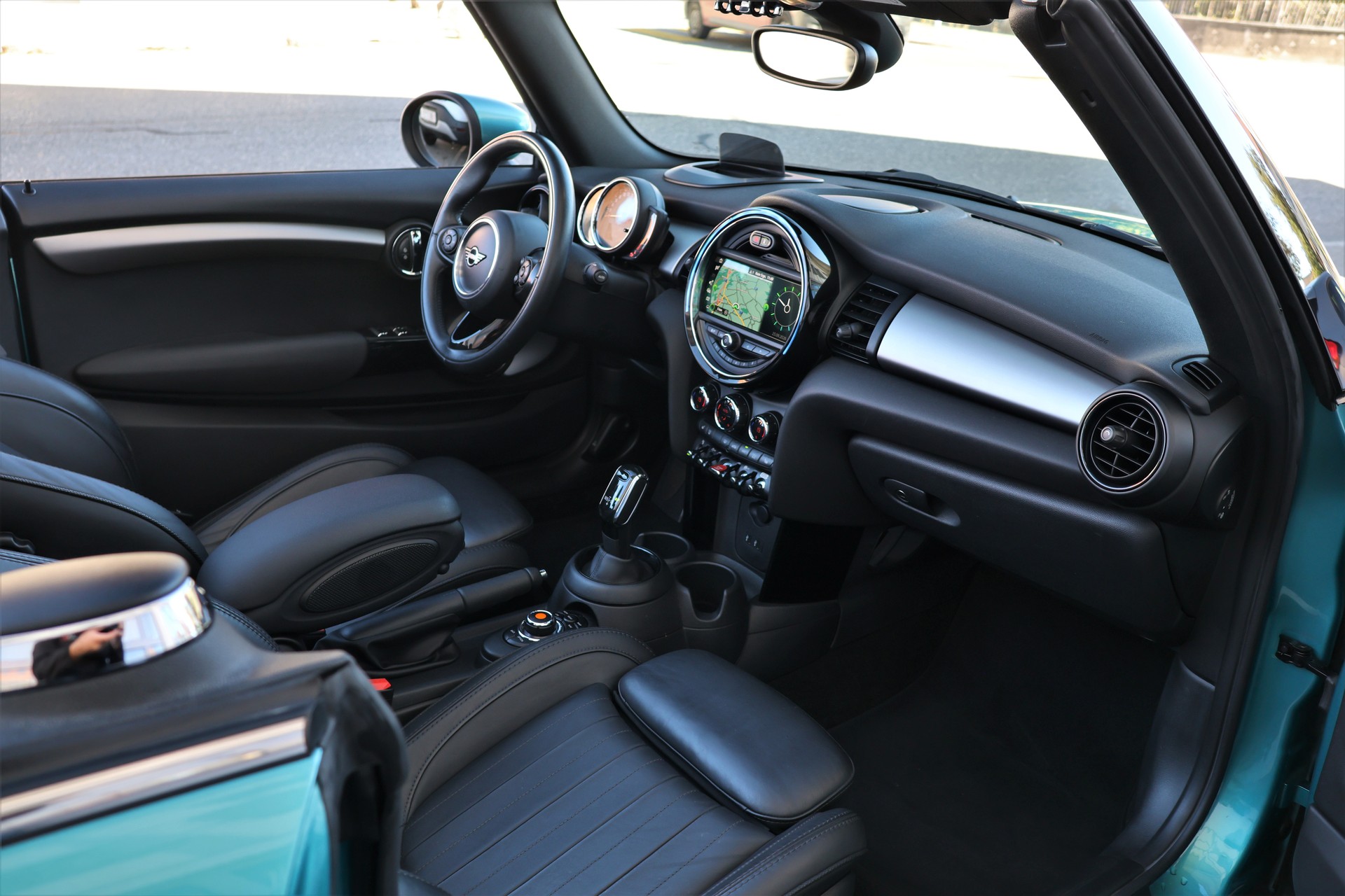 MINI Cooper S Brighton Cabriolet DKG (CH) *Carribbean Aqua Blue*-image-22