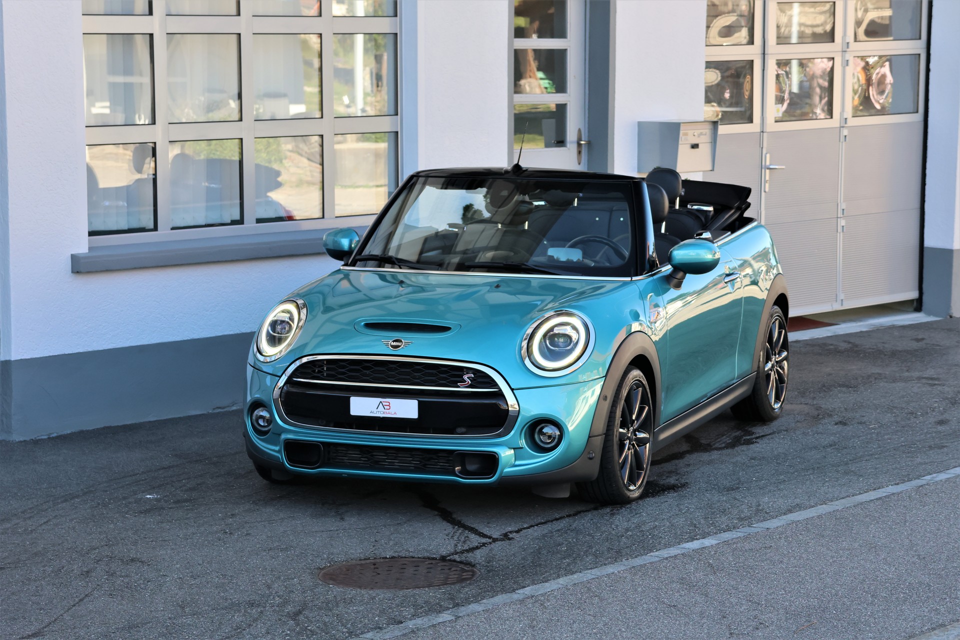 MINI Cooper S Brighton Cabriolet DKG (CH) *Carribbean Aqua Blue*-image-7