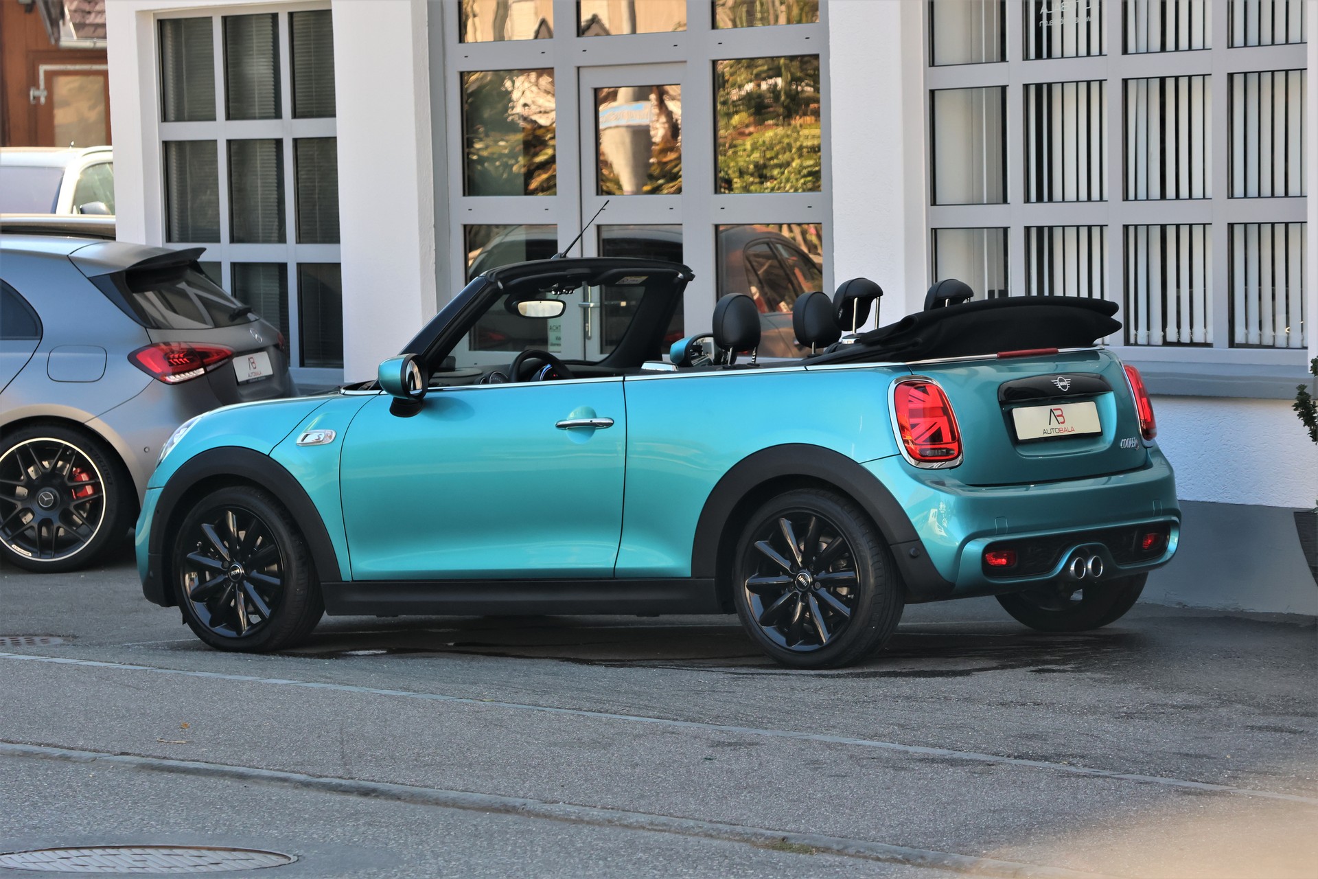 MINI Cooper S Brighton Cabriolet DKG (CH) *Carribbean Aqua Blue*-image-11