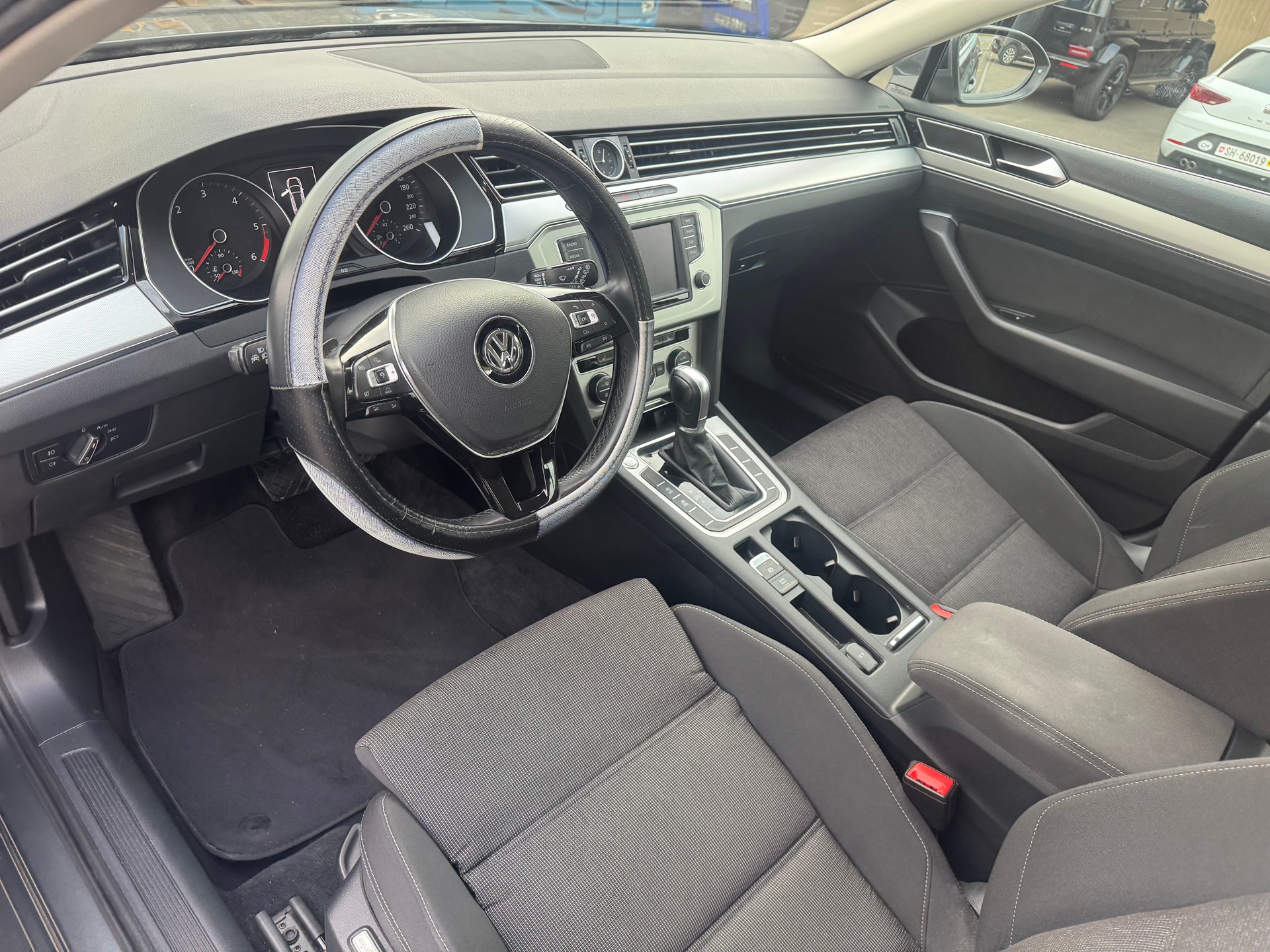 VW Passat Variant 2.0 TDI BMT Comfortline DSG 4Motion-image-10