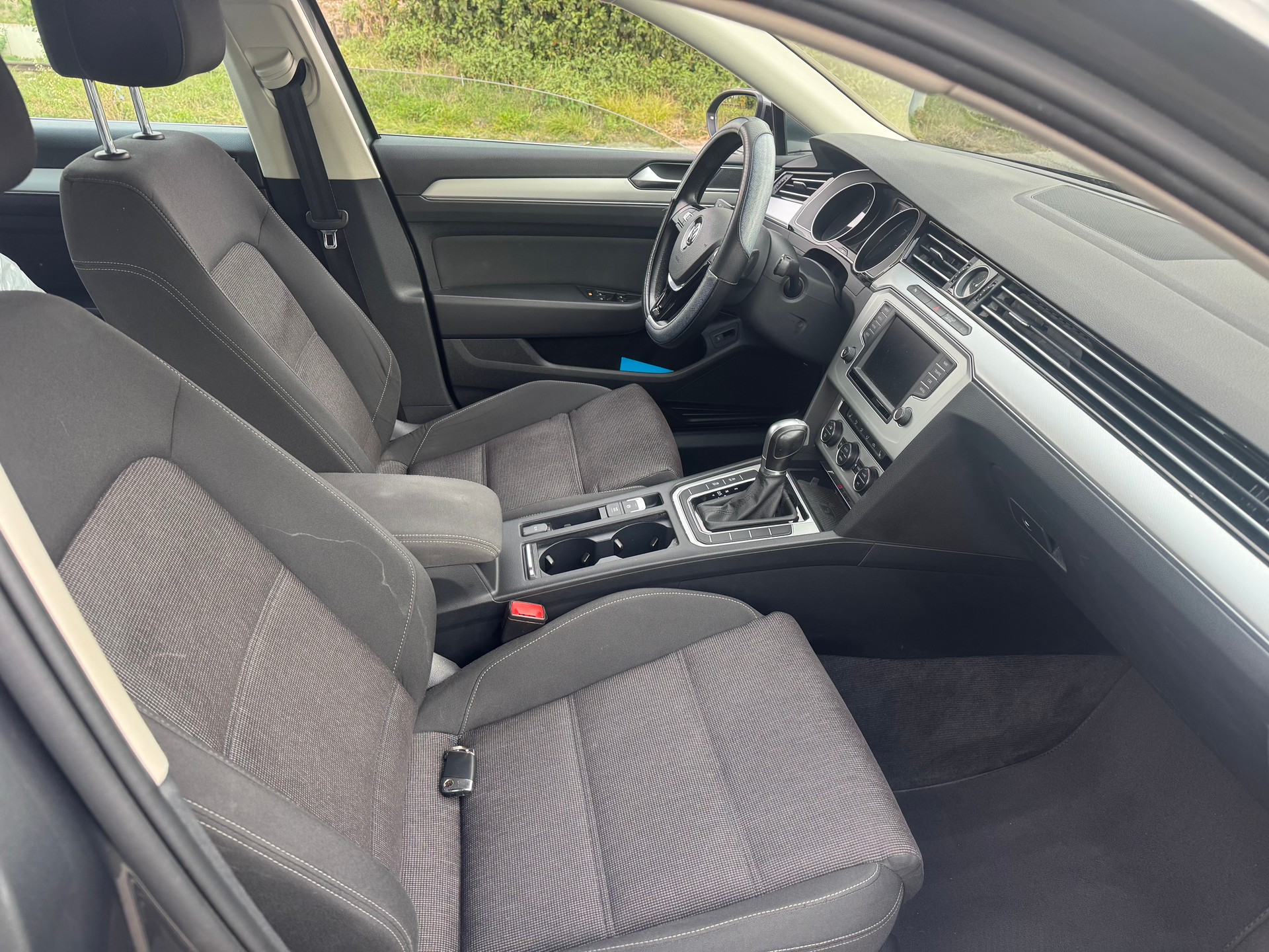 VW Passat Variant 2.0 TDI BMT Comfortline DSG 4Motion-image-9