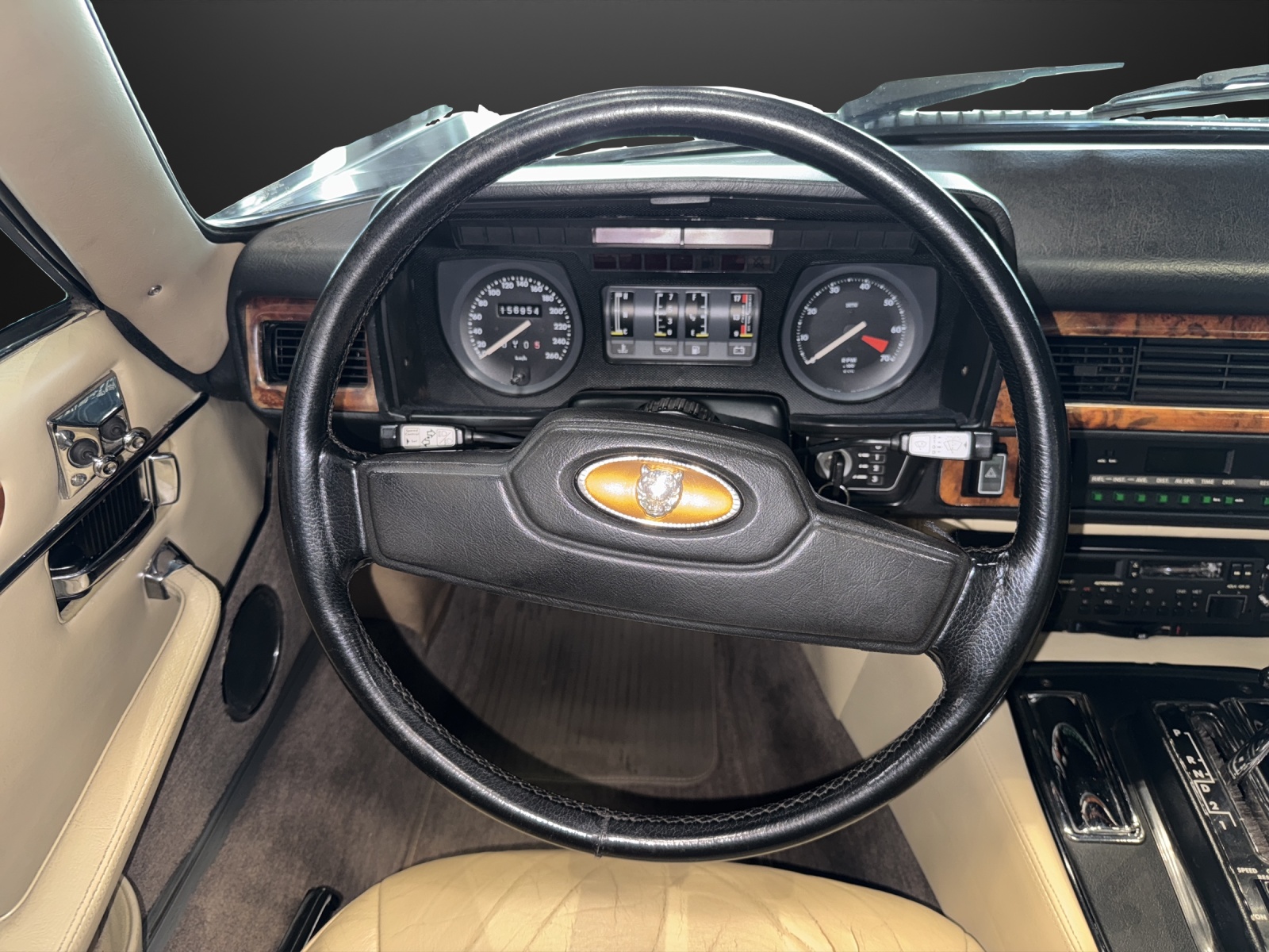 JAGUAR XJS 5.3 V12 Convertible-image-10