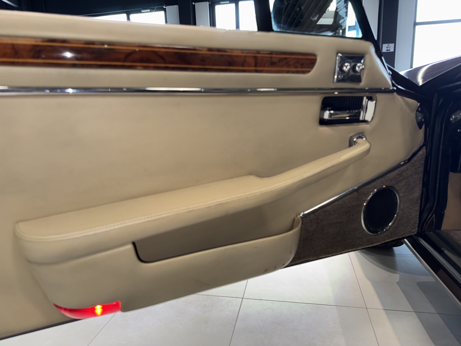 JAGUAR XJS 5.3 V12 Convertible-image-17