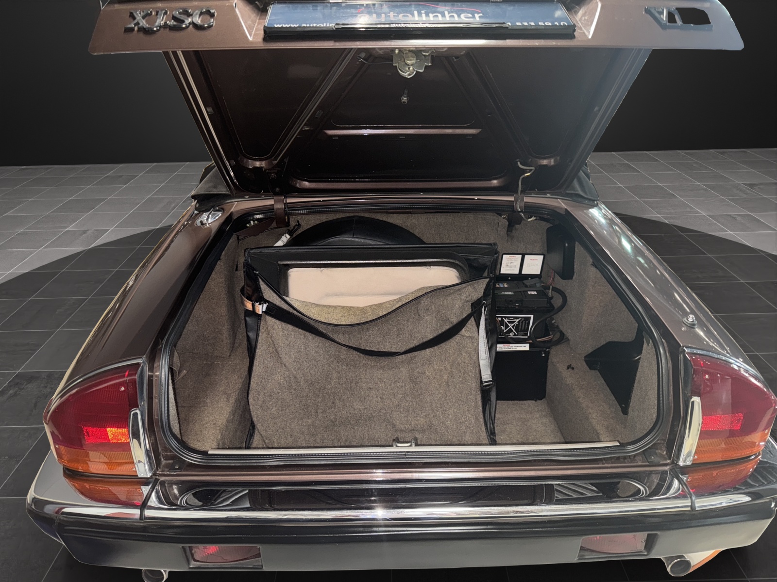 JAGUAR XJS 5.3 V12 Convertible-image-12