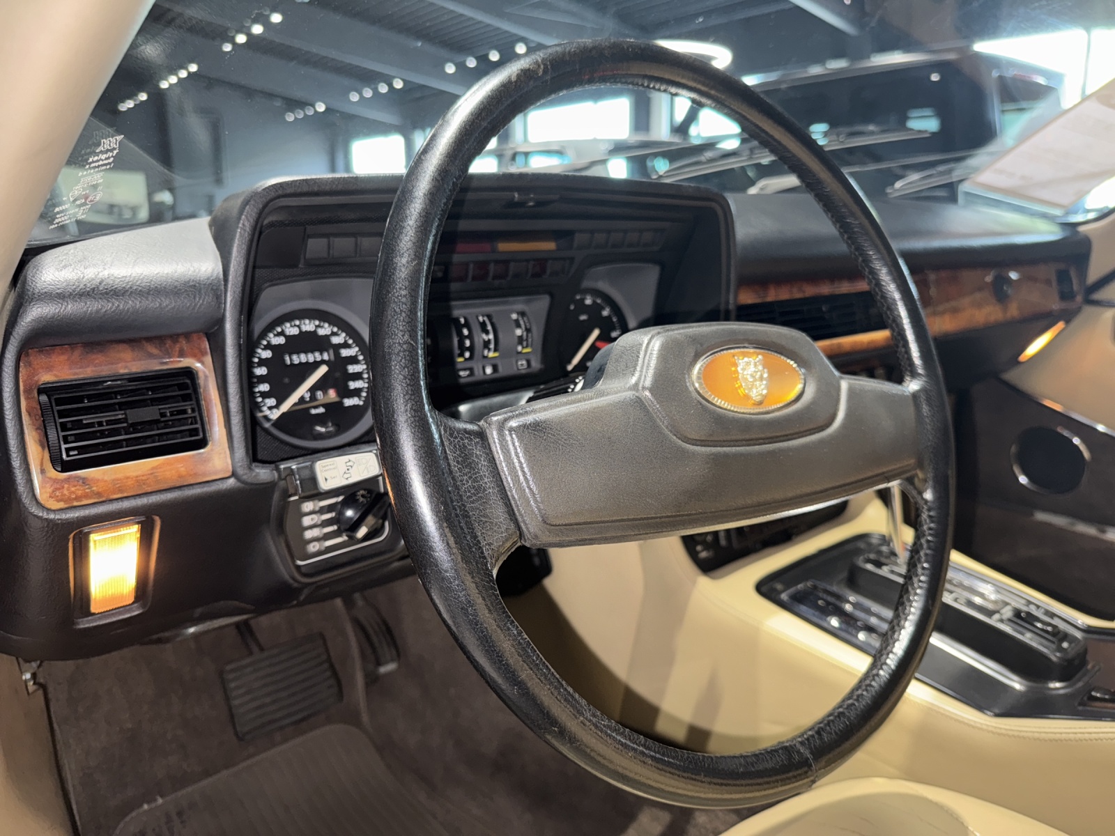 JAGUAR XJS 5.3 V12 Convertible-image-16