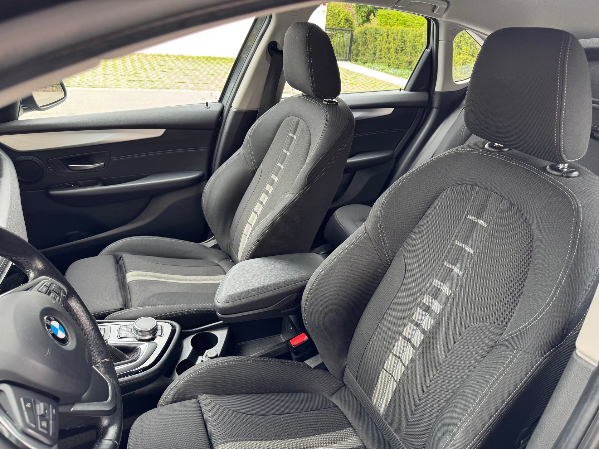 BMW 218d xDrive-image-14