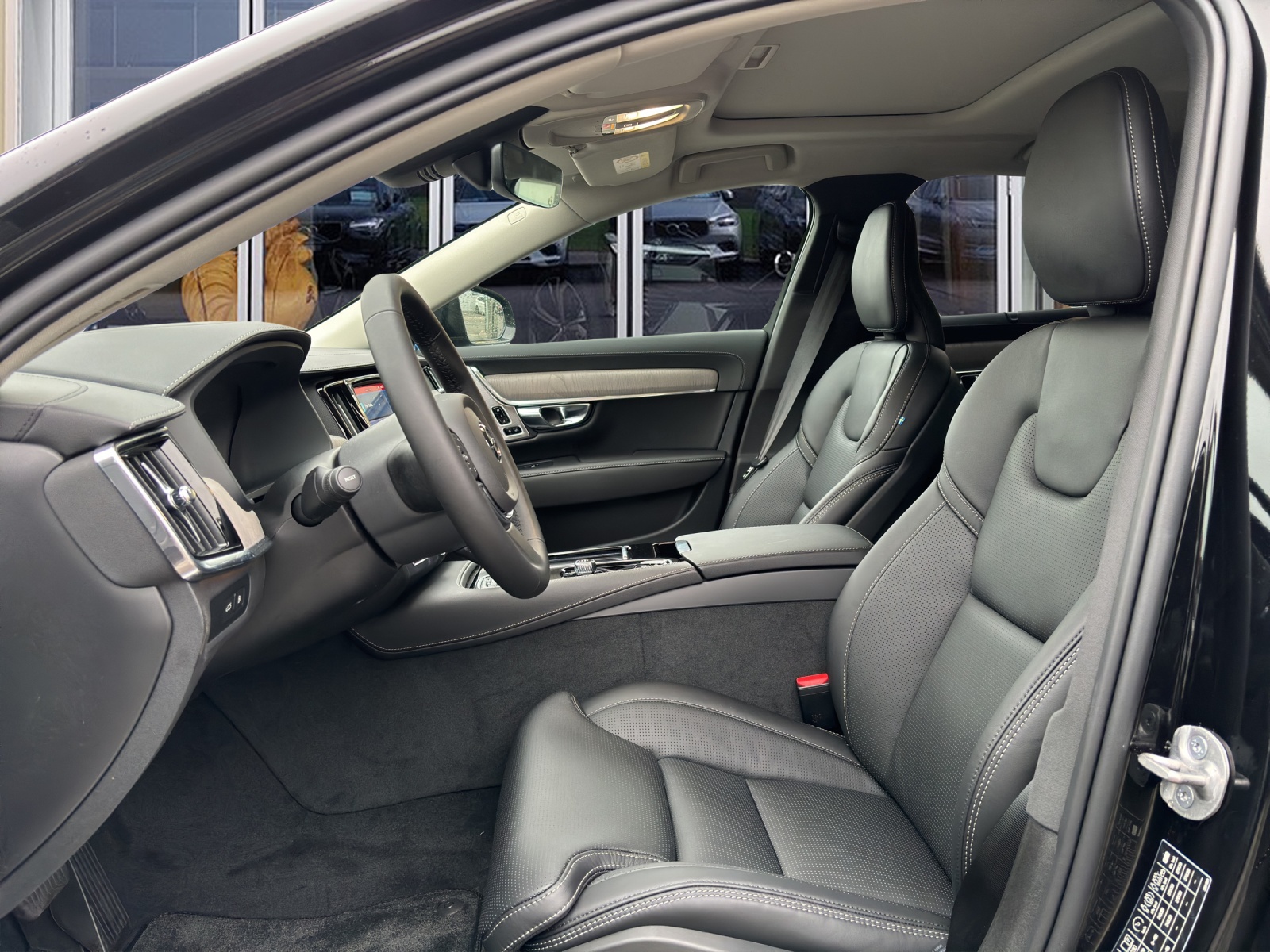 VOLVO S90 2.0 T8 TE Ultimate Dark eAWD-image-8