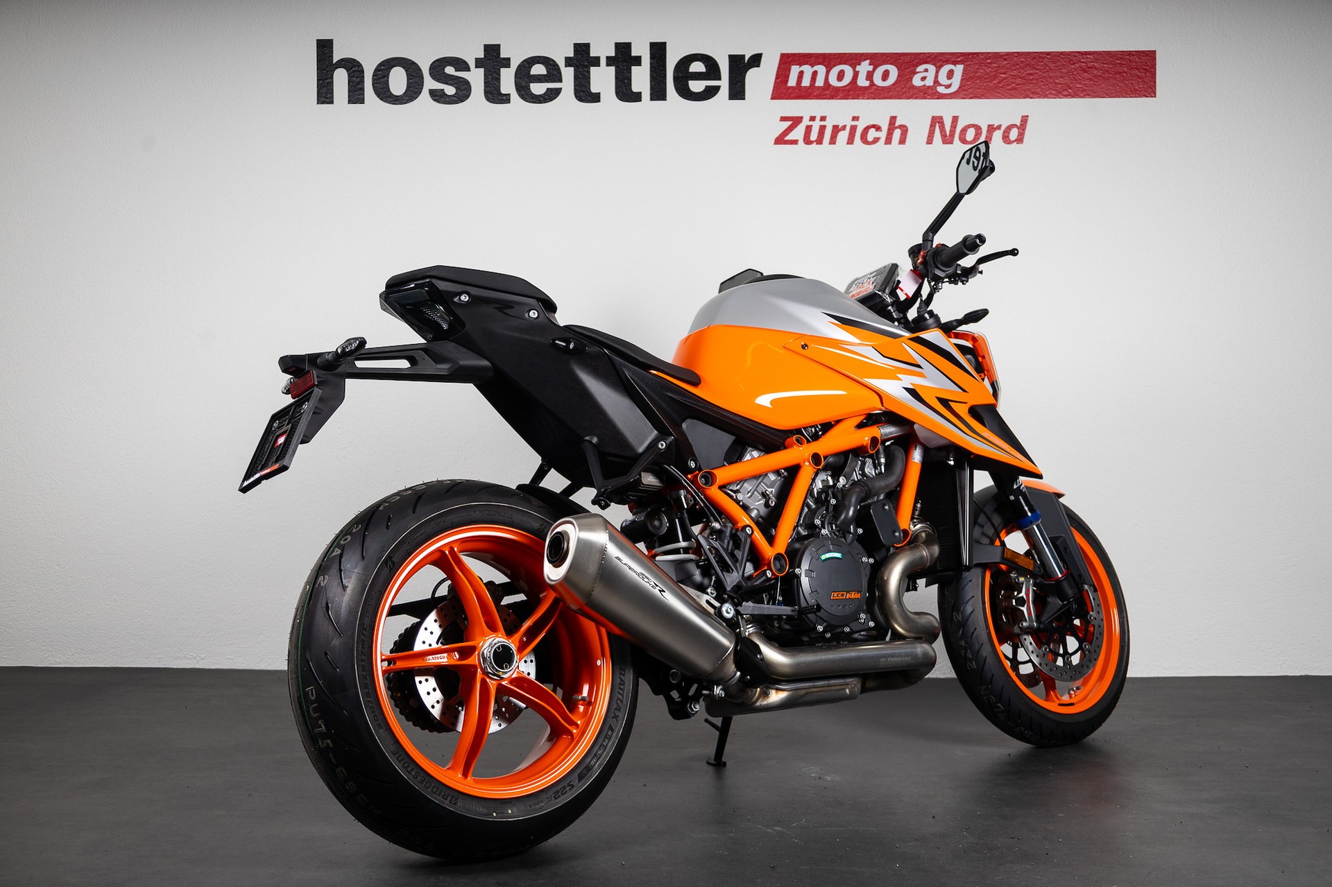 KTM 1290 Super Duke R EVO Inkl. Akrapovic Slip on-showroom-element-2