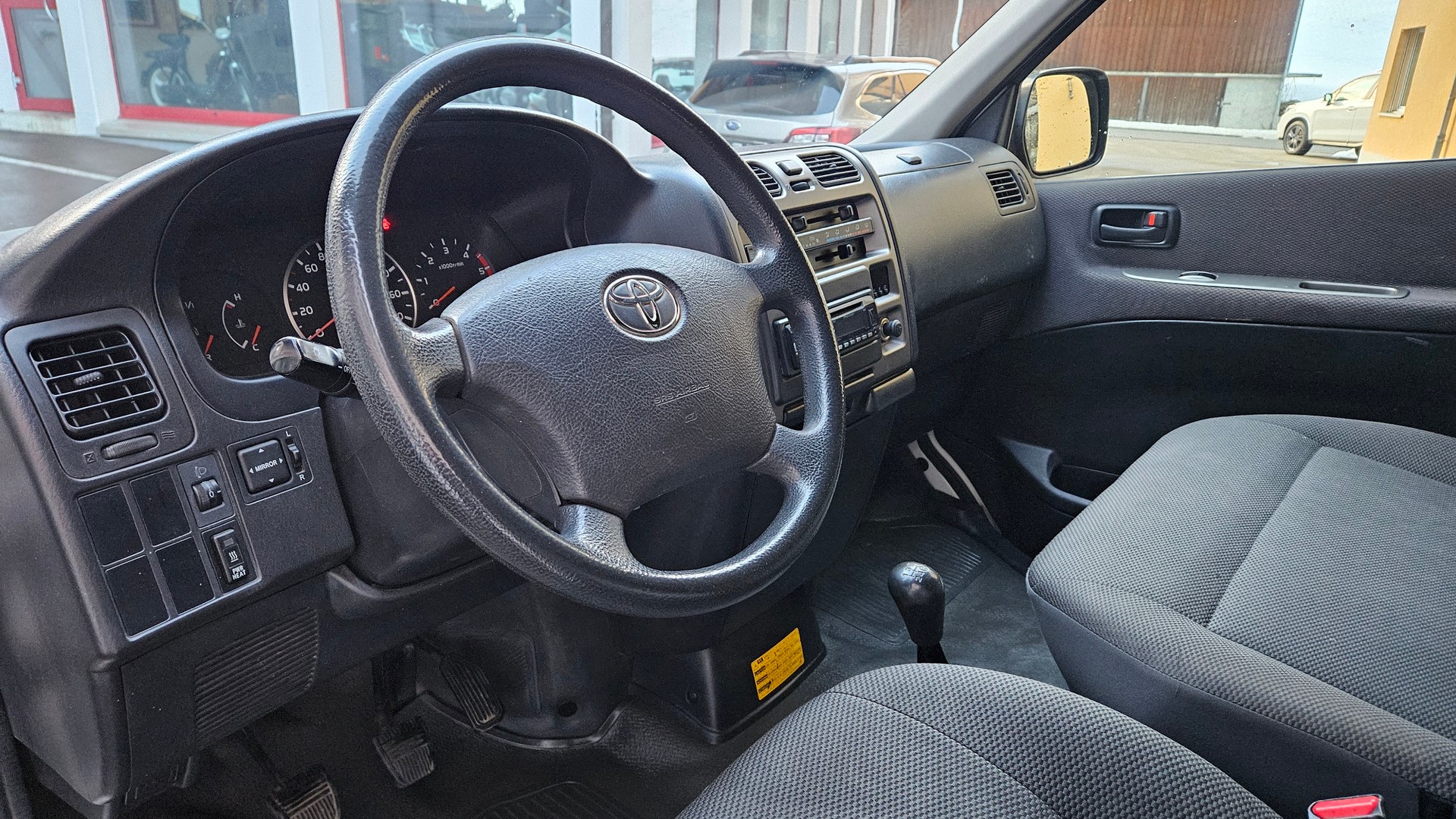 TOYOTA Hiace D-4D Van LWB-showroom-element-2