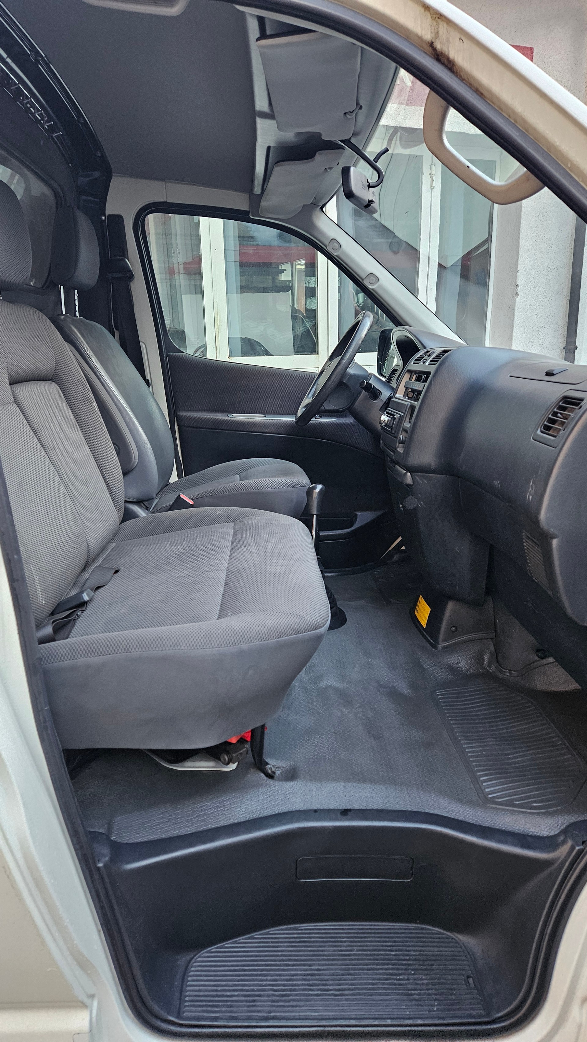 TOYOTA Hiace D-4D Van LWB-image-9
