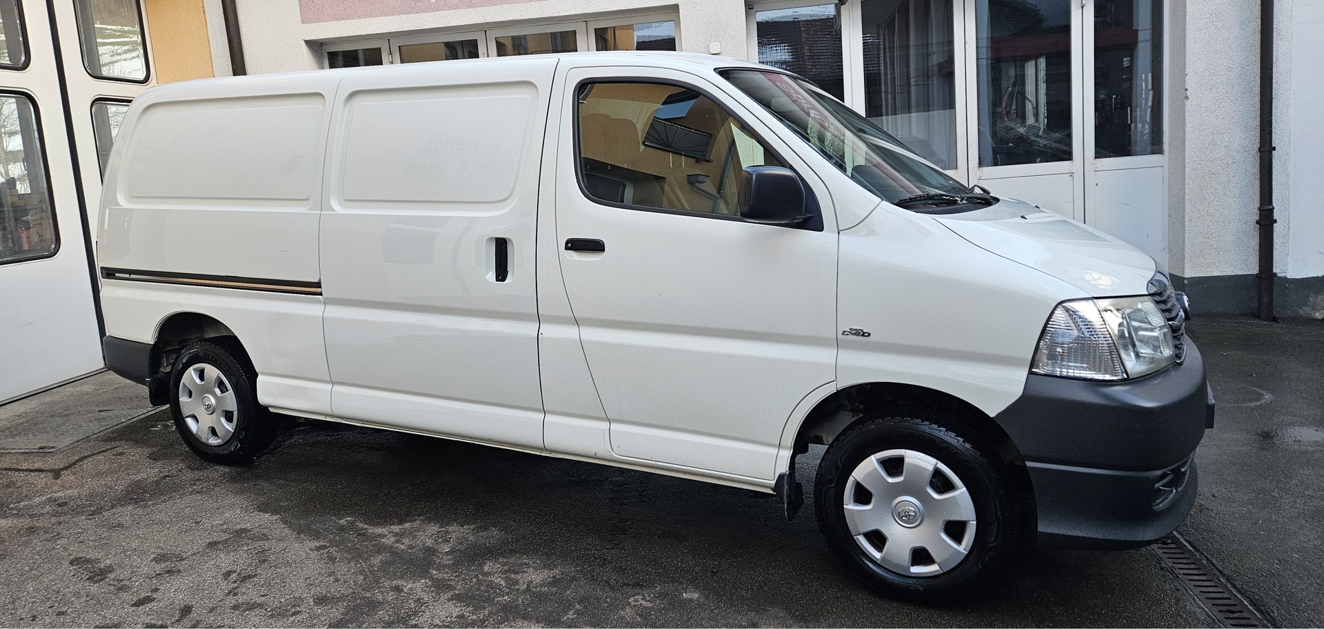 TOYOTA Hiace D-4D Van LWB-image-19