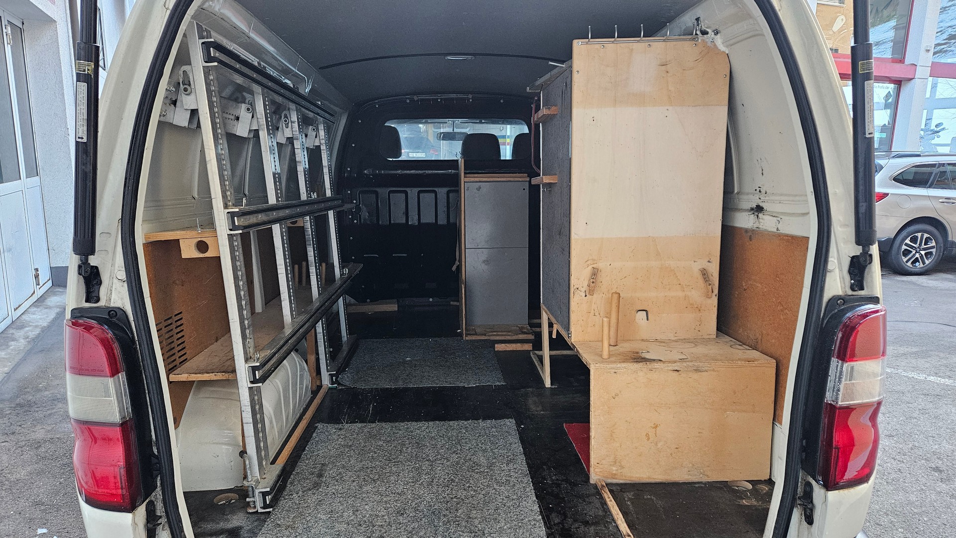 TOYOTA Hiace D-4D Van LWB-showroom-element-3
