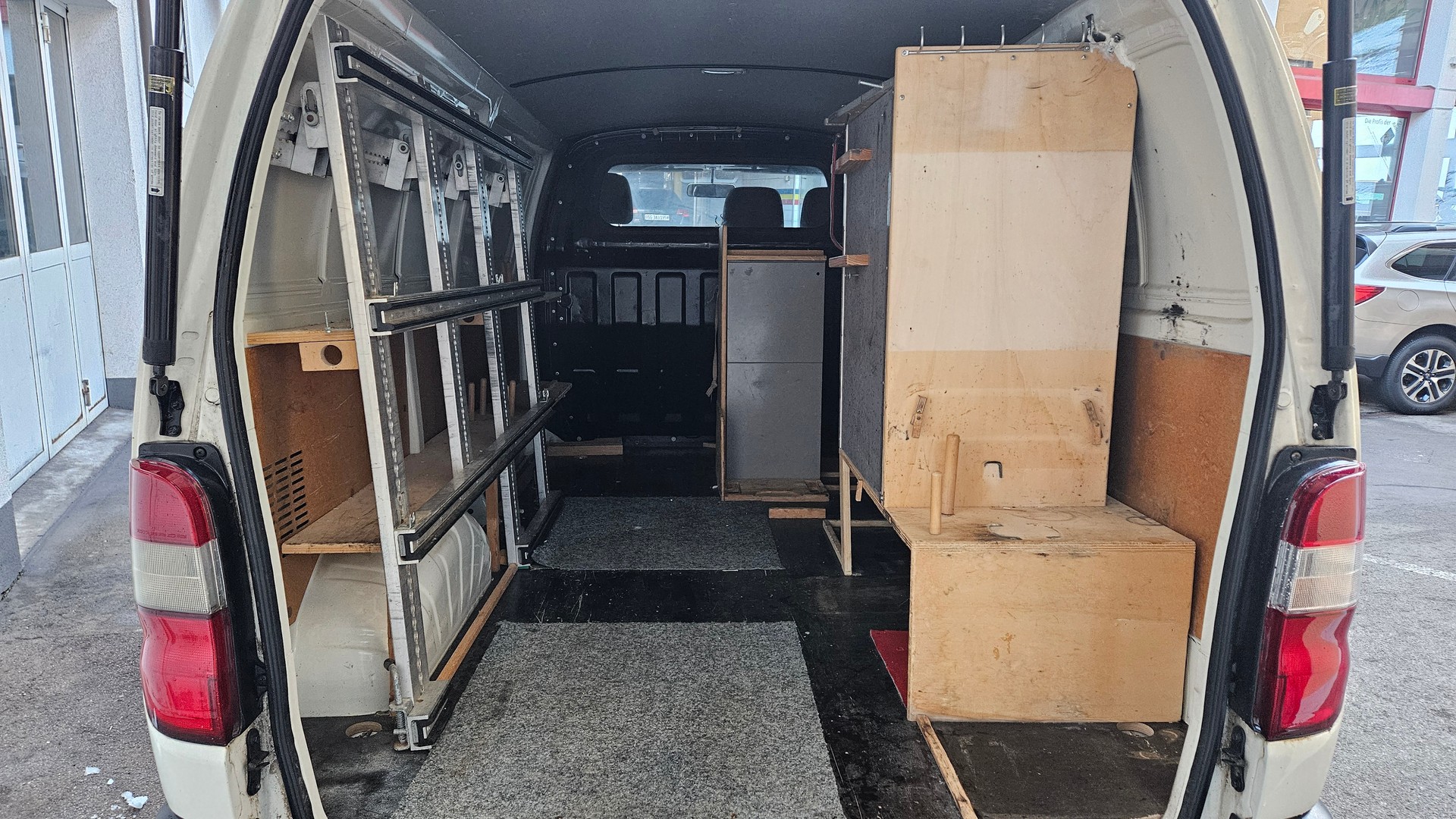 TOYOTA Hiace D-4D Van LWB-image-13