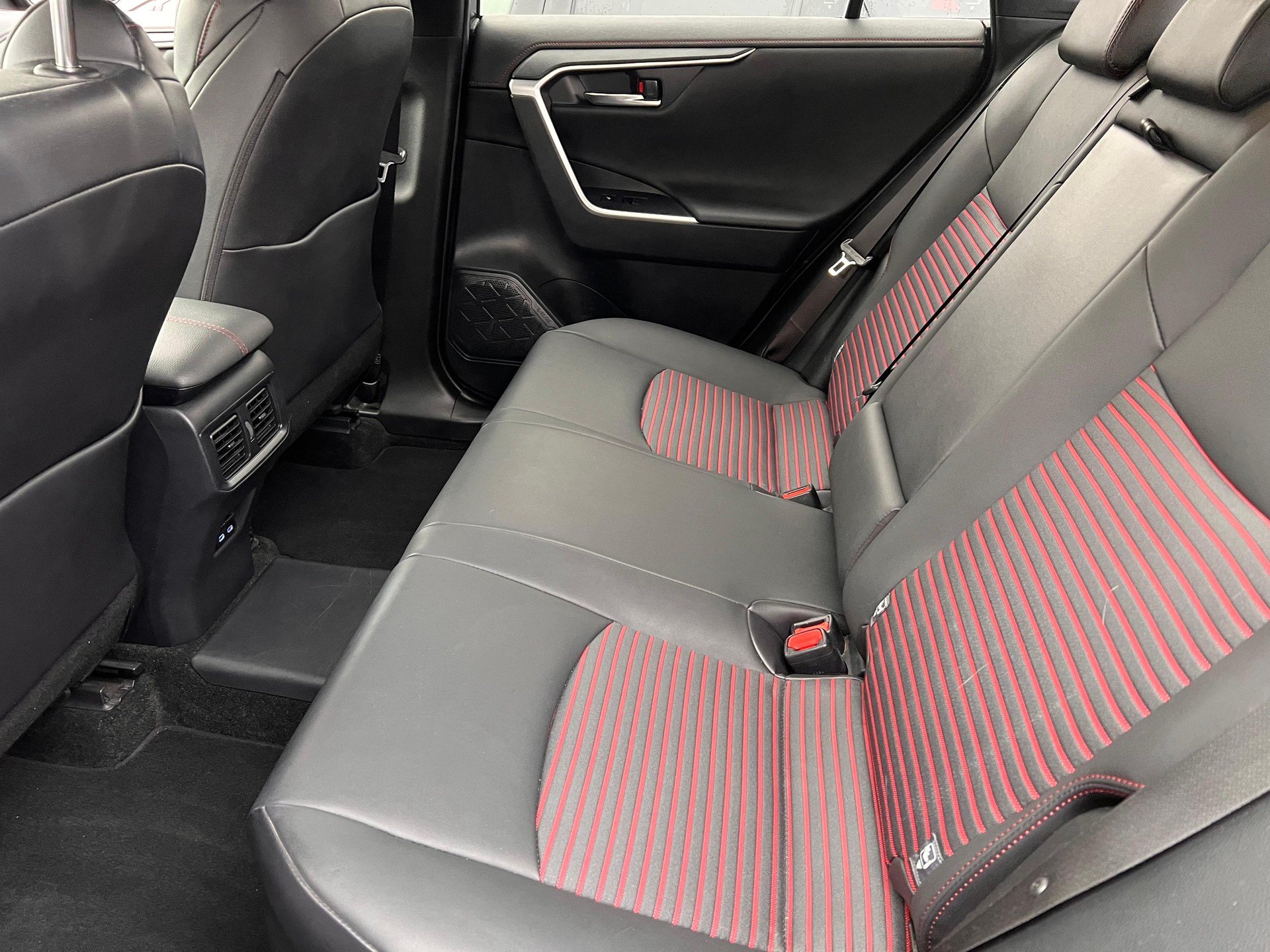 TOYOTA RAV4 2.5 Plug-In-Hybrid Premium-image-10