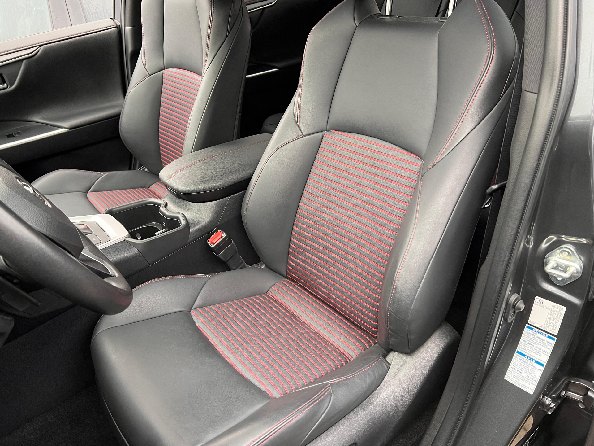 TOYOTA RAV4 2.5 Plug-In-Hybrid Premium-image-9