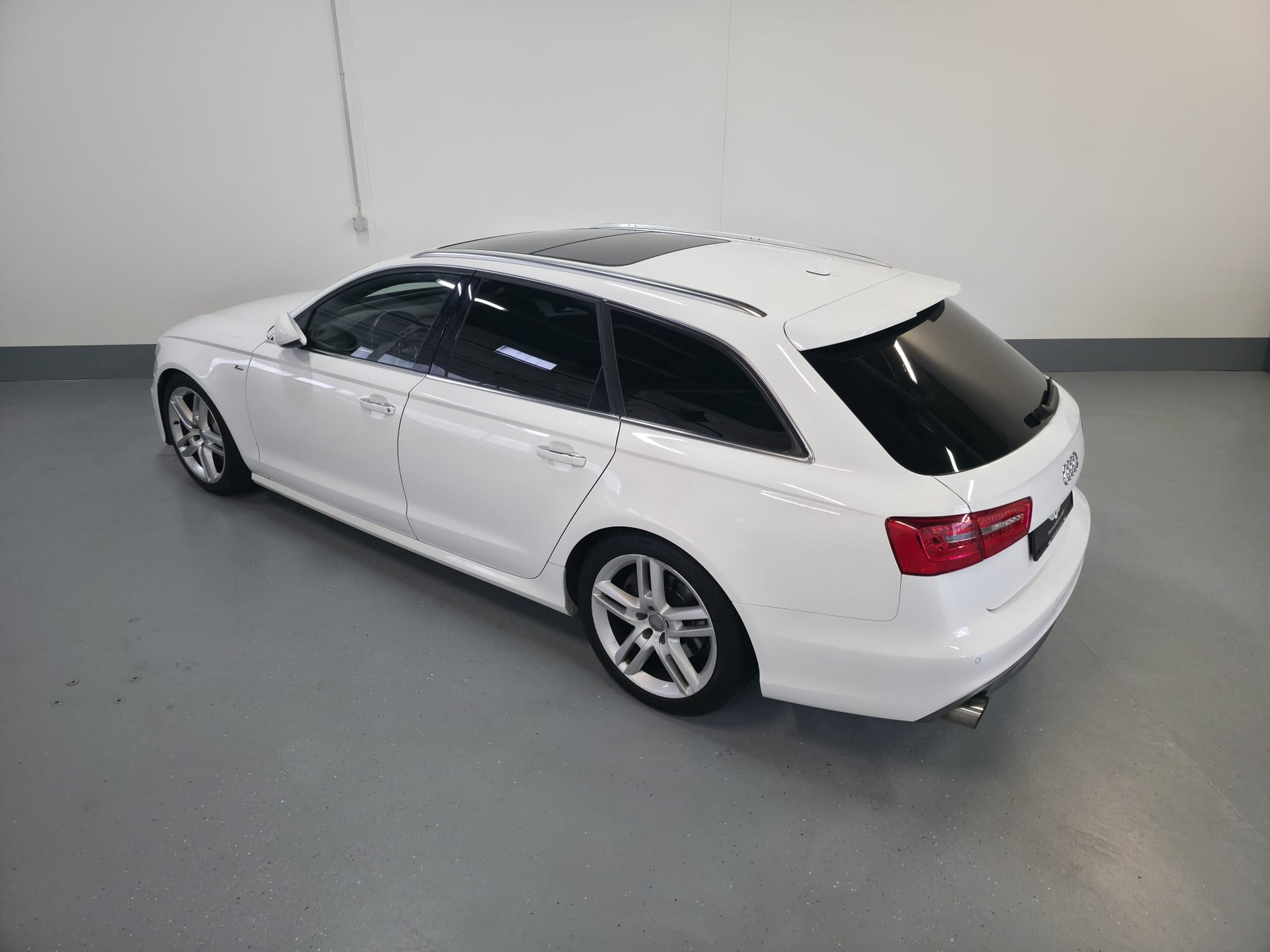 AUDI A6 Avant 3.0 TFSI V6 quattro S-tronic-image-8