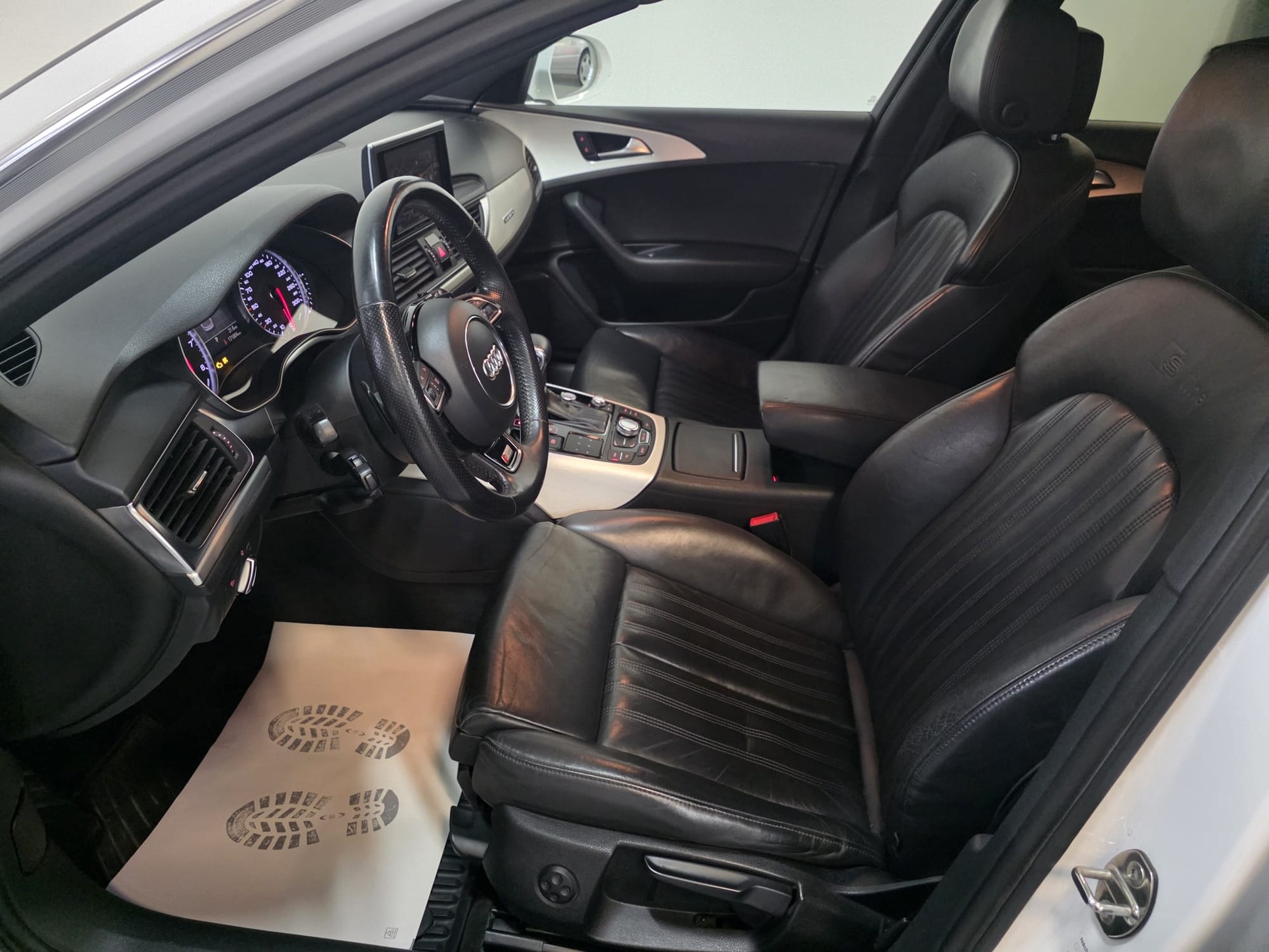 AUDI A6 Avant 3.0 TFSI V6 quattro S-tronic-image-16