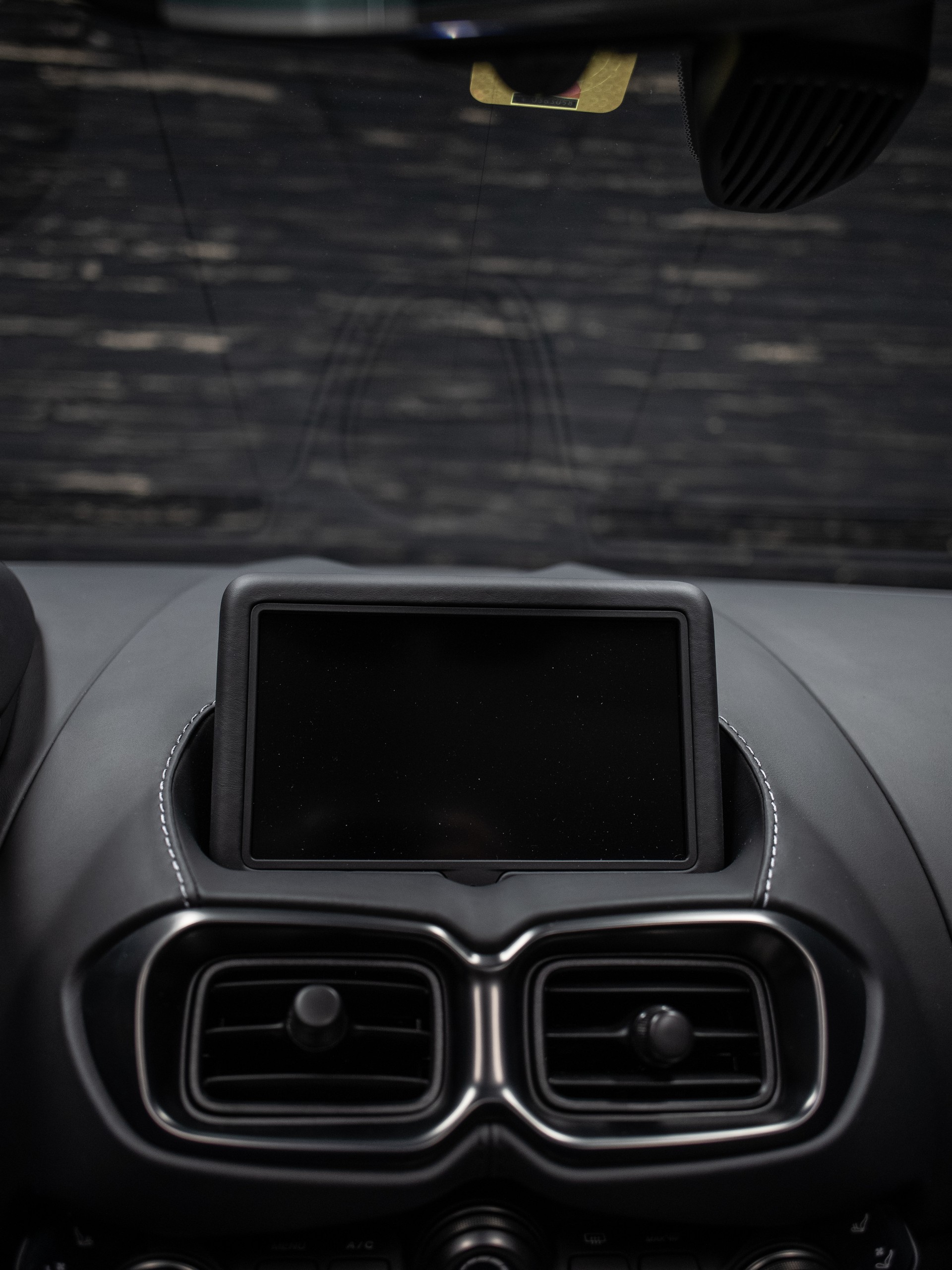 ASTON MARTIN V8 Vantage 4.0 Roadster-image-19