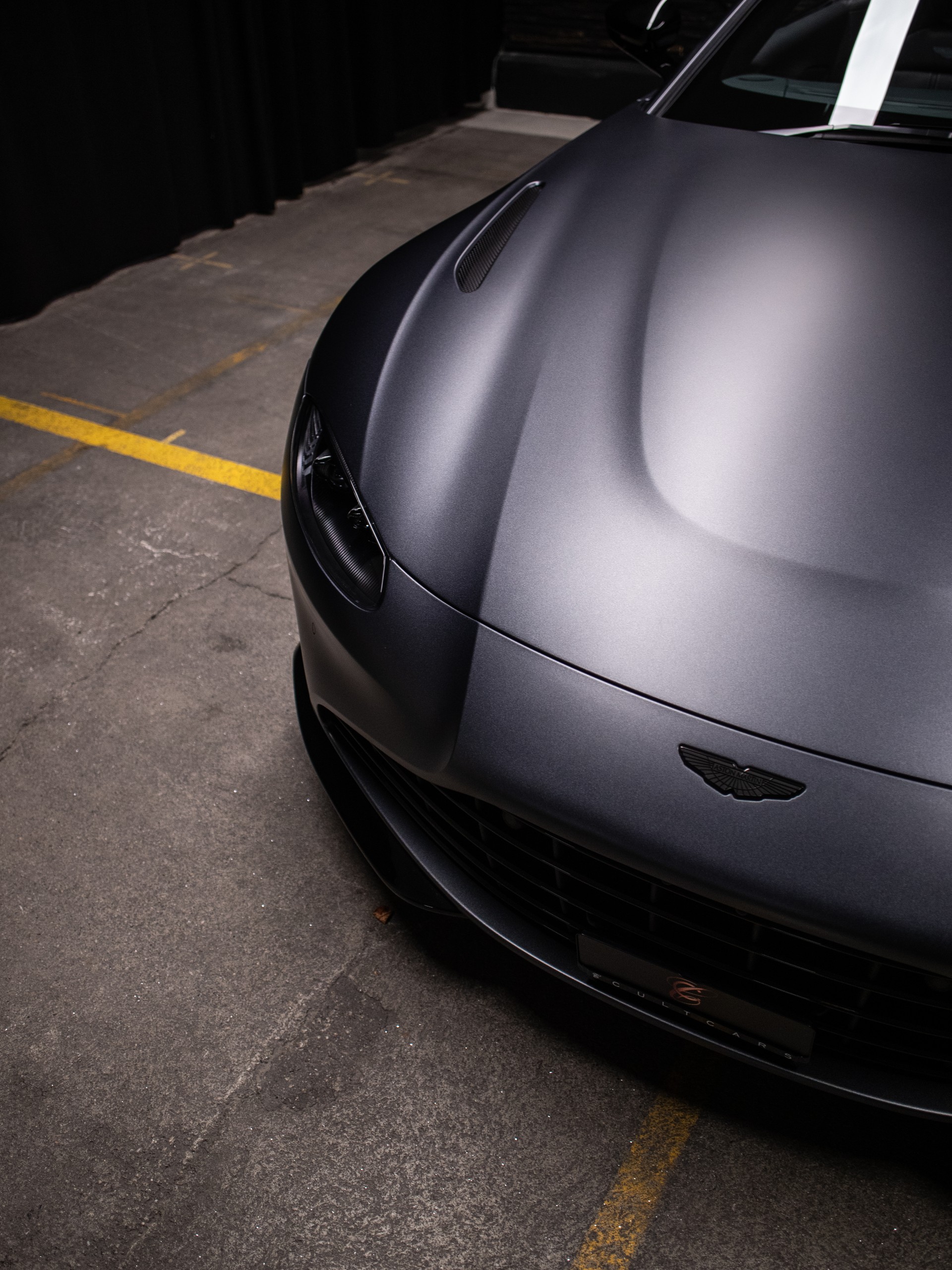 ASTON MARTIN V8 Vantage 4.0 Roadster-image-12