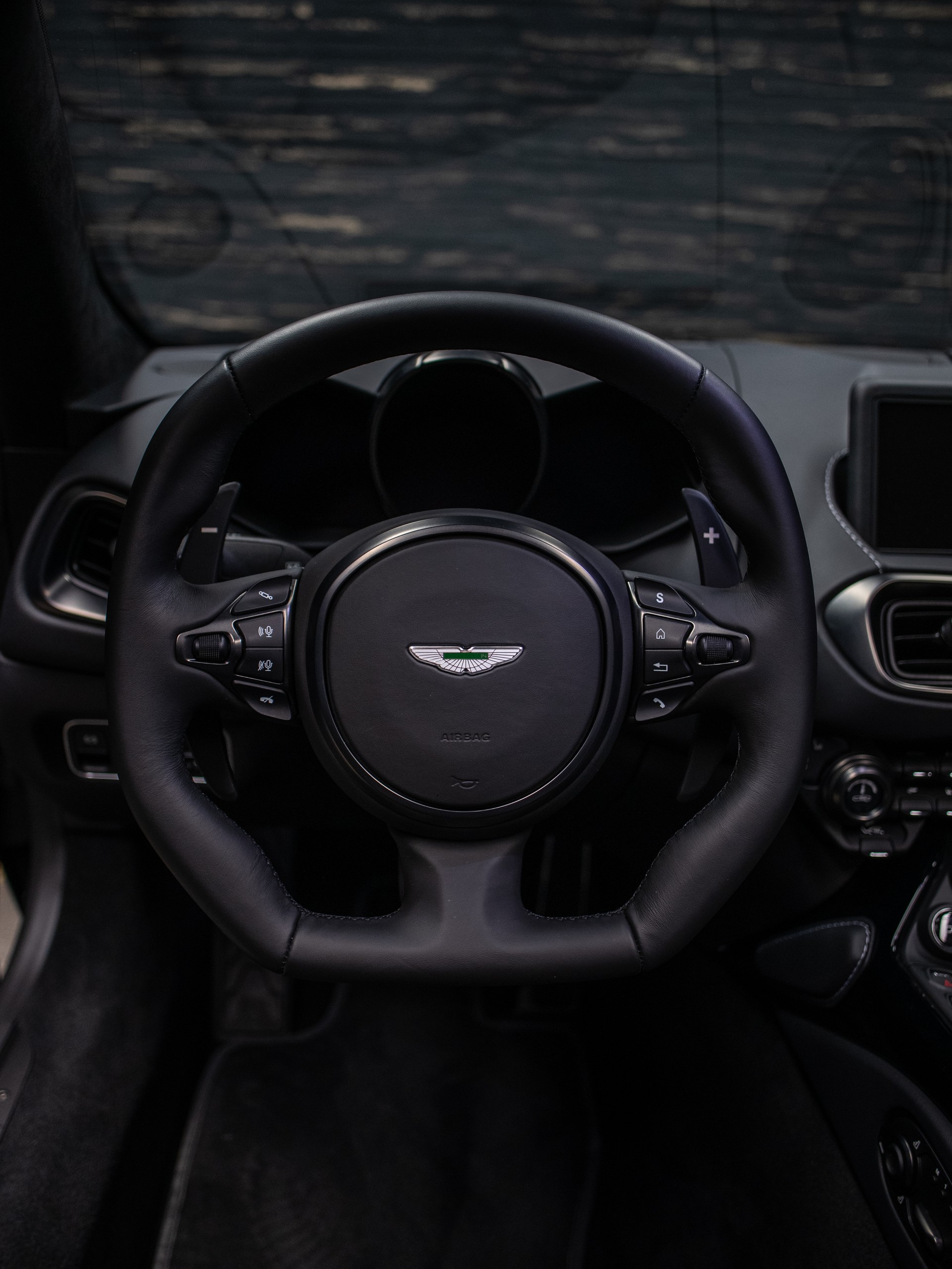 ASTON MARTIN V8 Vantage 4.0 Roadster-image-25