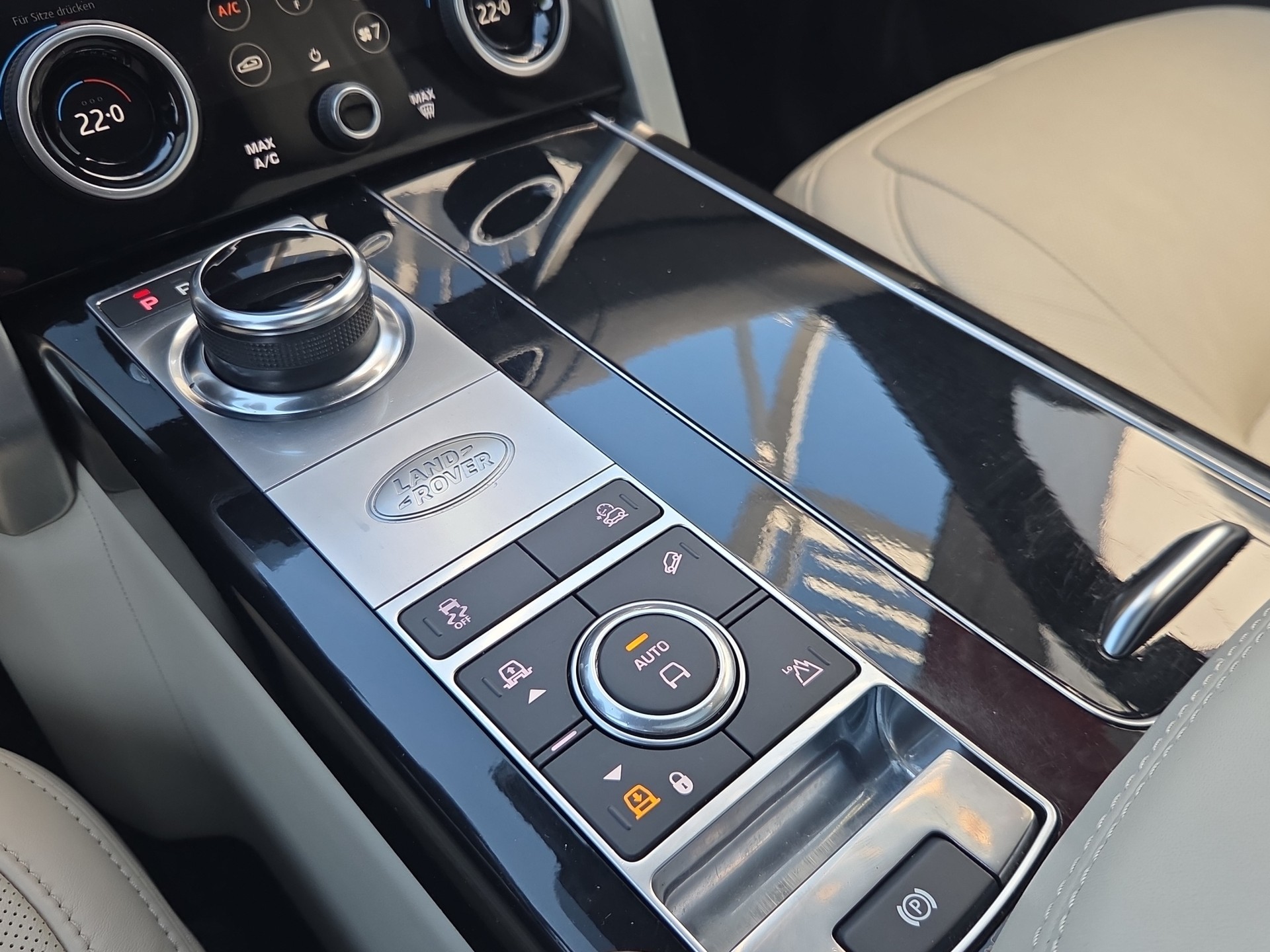 LAND ROVER Range Rover 5.0 V8 S/C AB Automatic-image-14