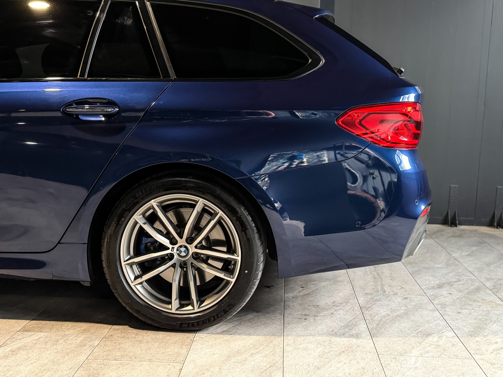 BMW 530d xDrive Touring Steptronic-image-4