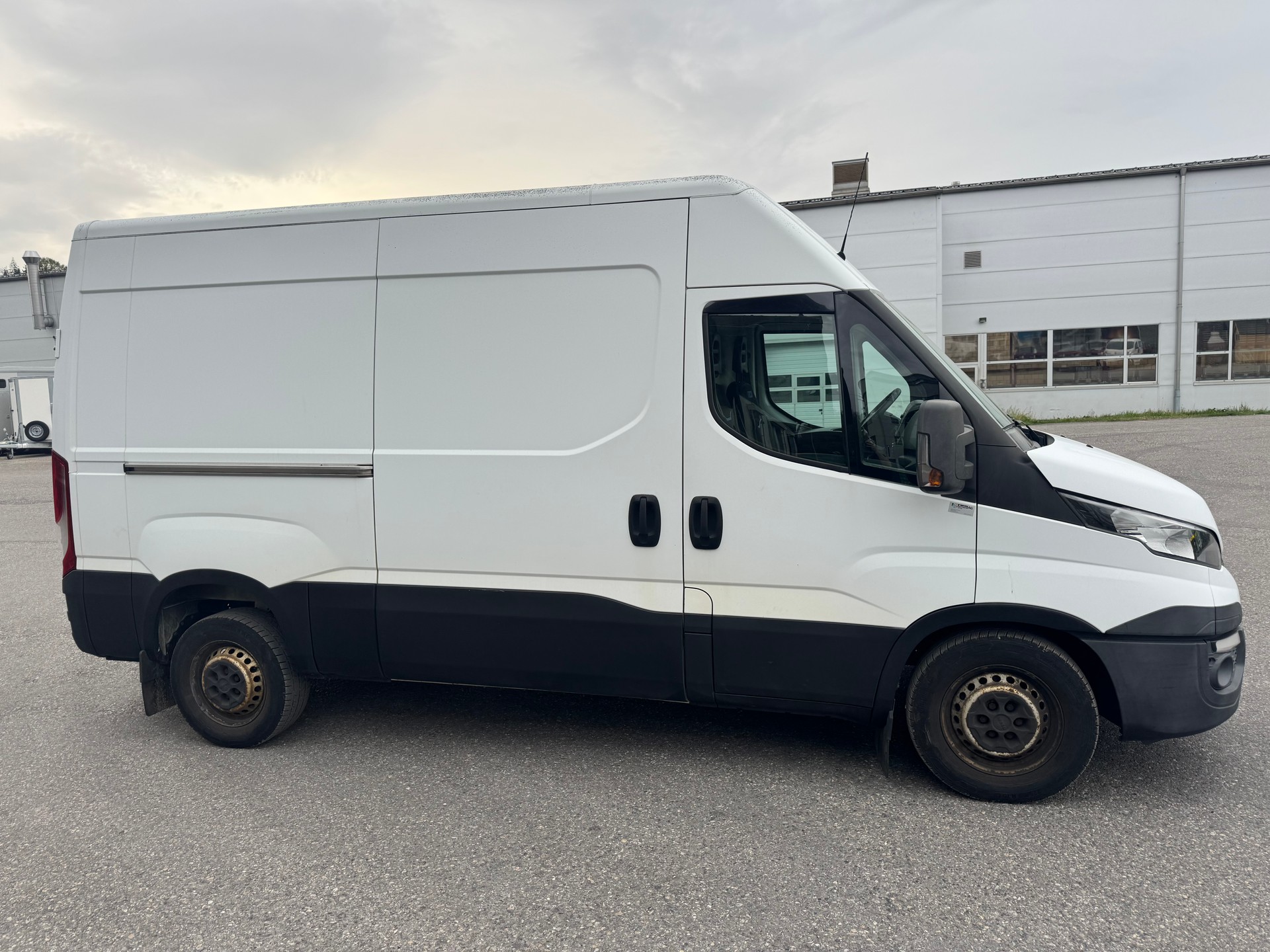 IVECO 33 S 13 VL-image-1