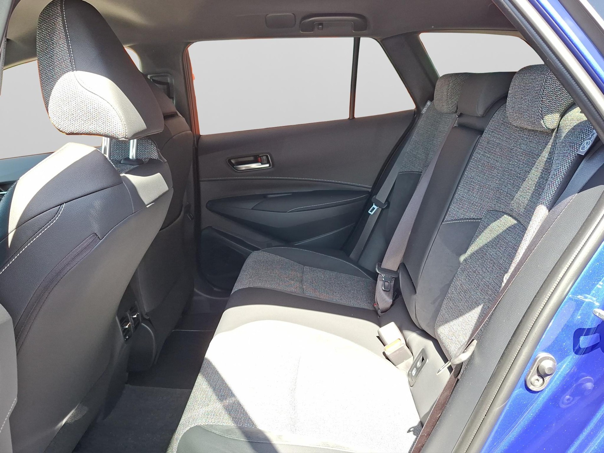 TOYOTA Corolla Touring Sports 2.0 HSD Swiss Edition-image-9