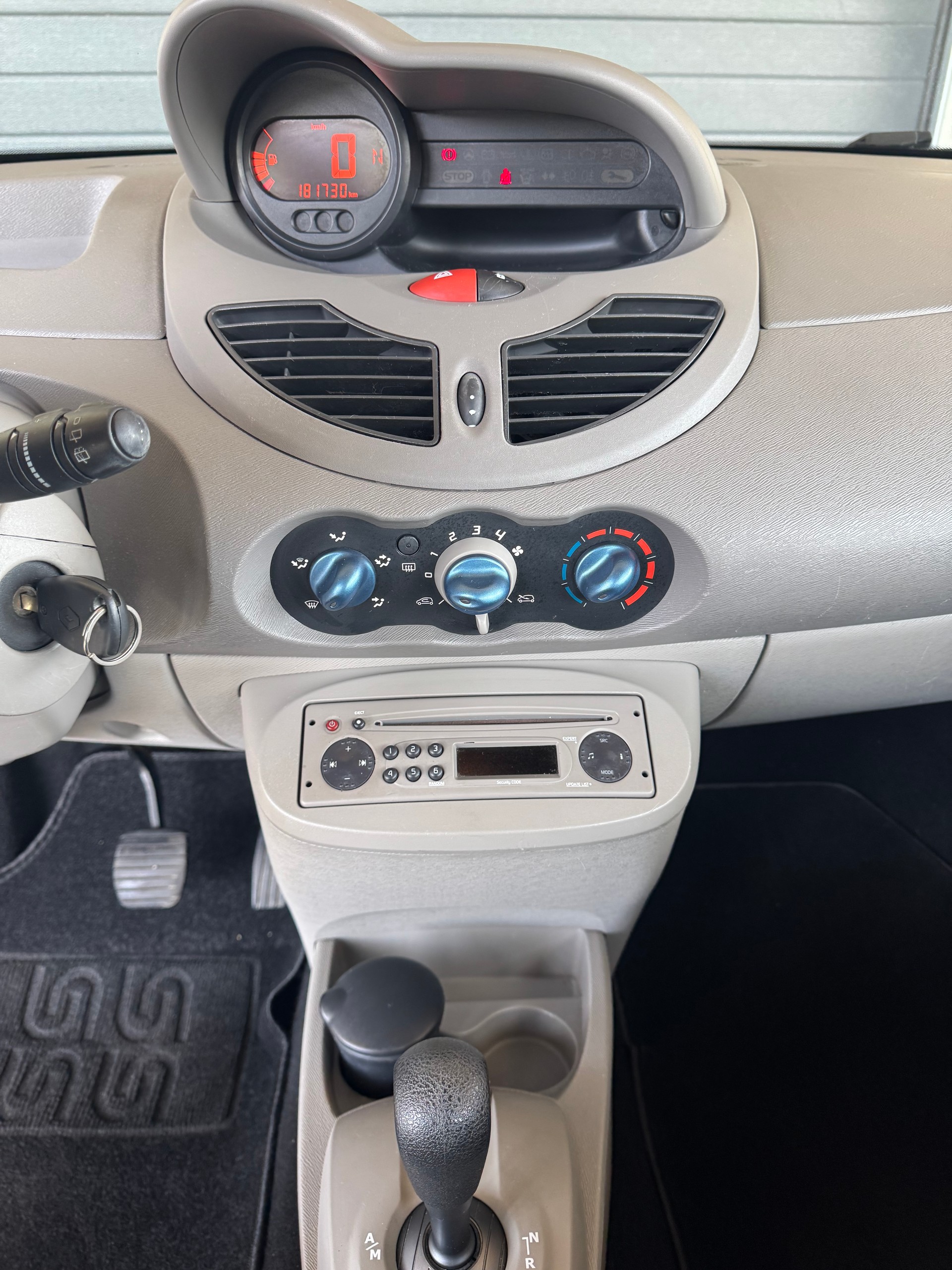 RENAULT Twingo 1.2 16V Initiale Quickshift-image-5