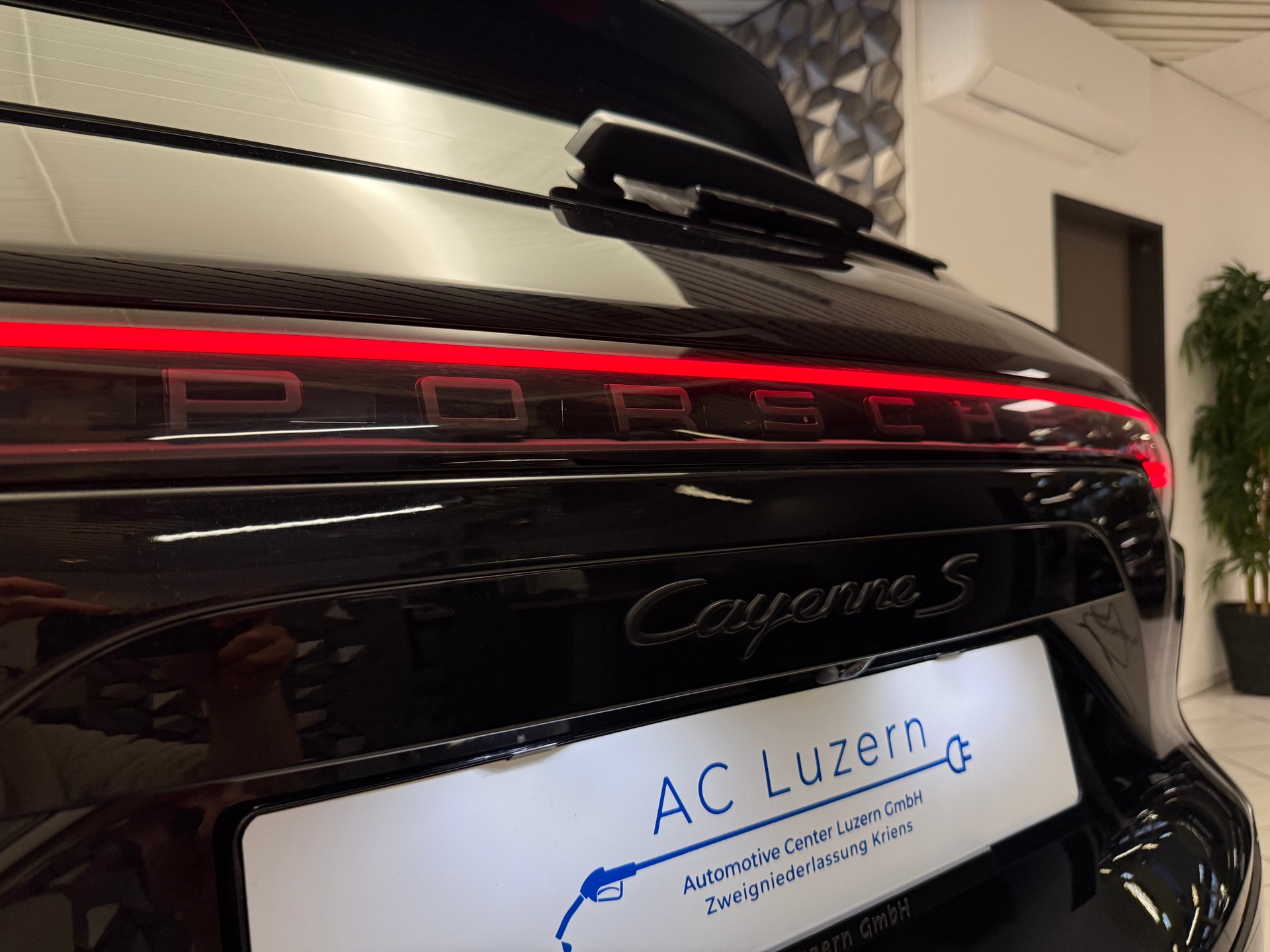 PORSCHE Cayenne S-image-36