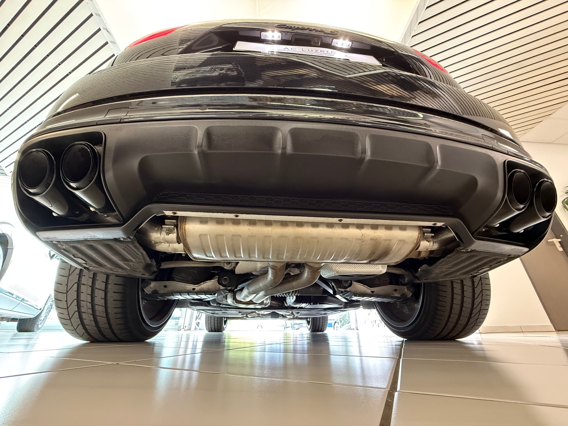 PORSCHE Cayenne S-image-37