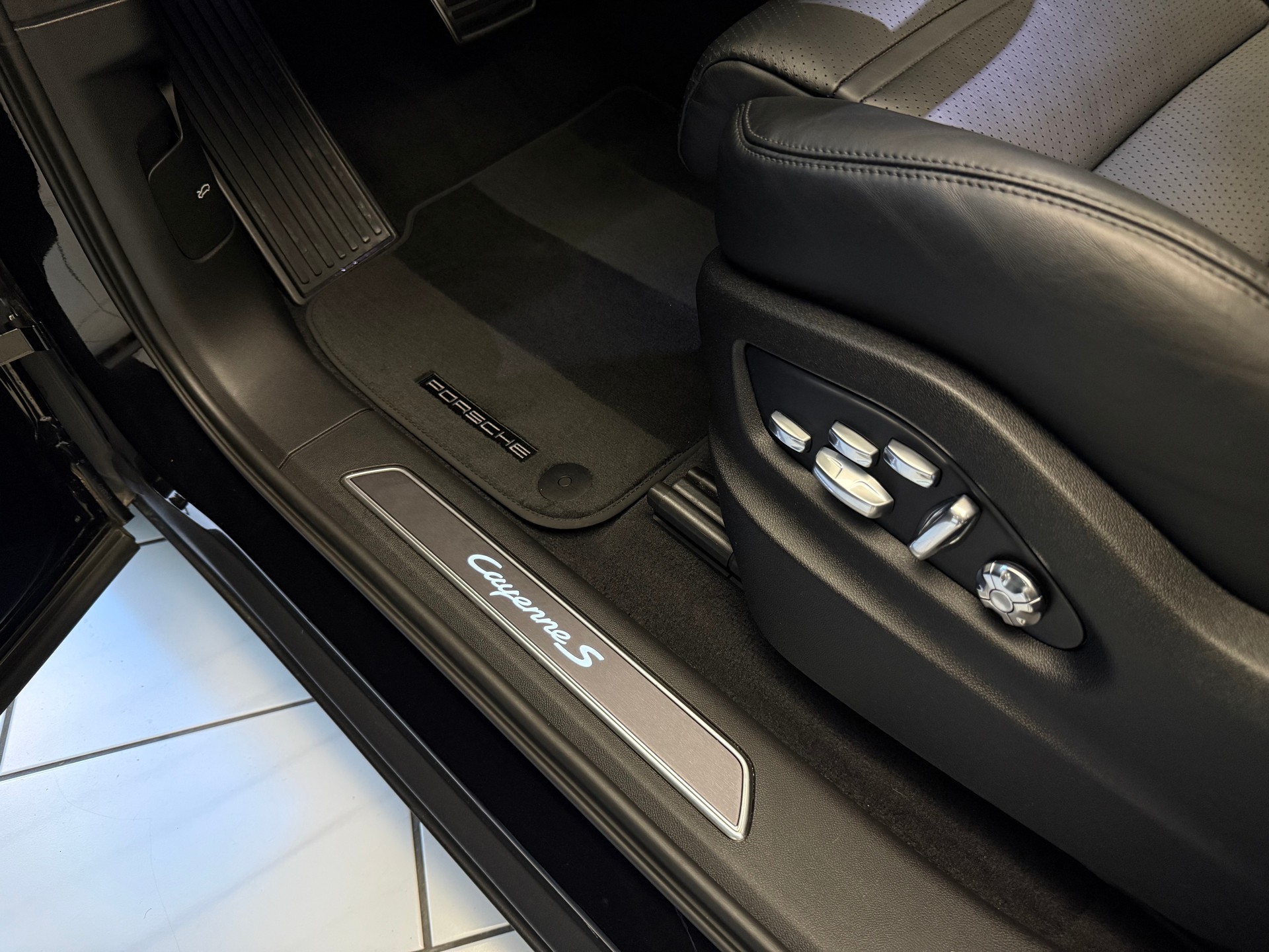 PORSCHE Cayenne S-image-28