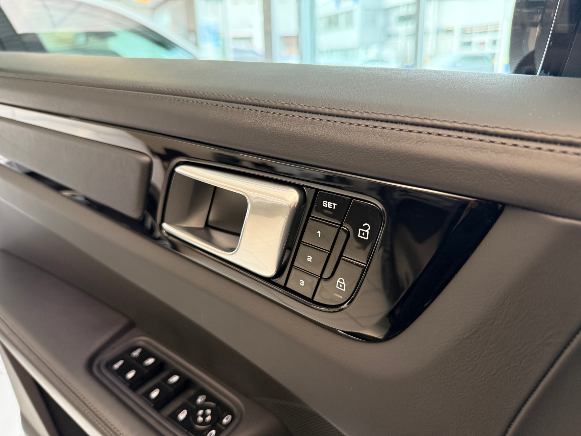 PORSCHE Cayenne S-image-29
