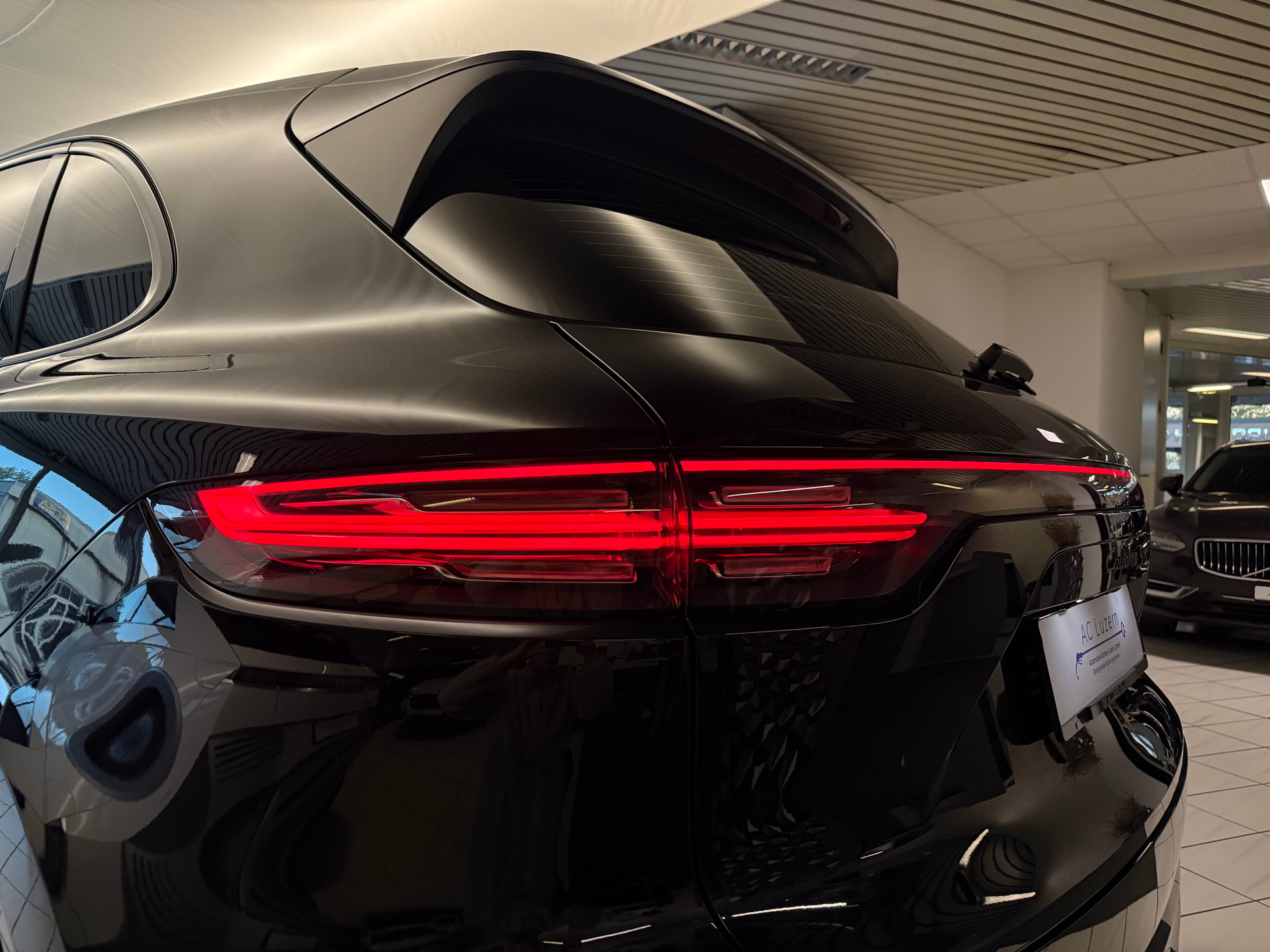 PORSCHE Cayenne S-image-35