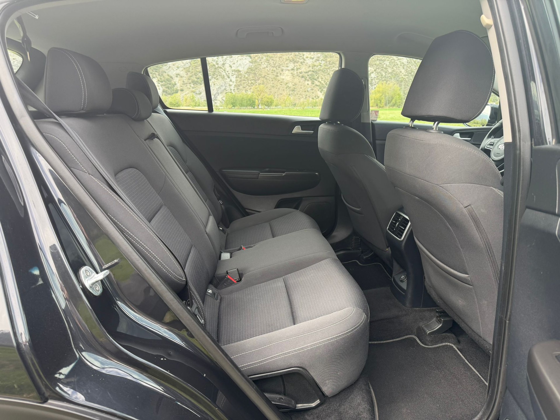 KIA Sportage 1.6 T-GDi Swiss City Line 4WD Automat-image-21