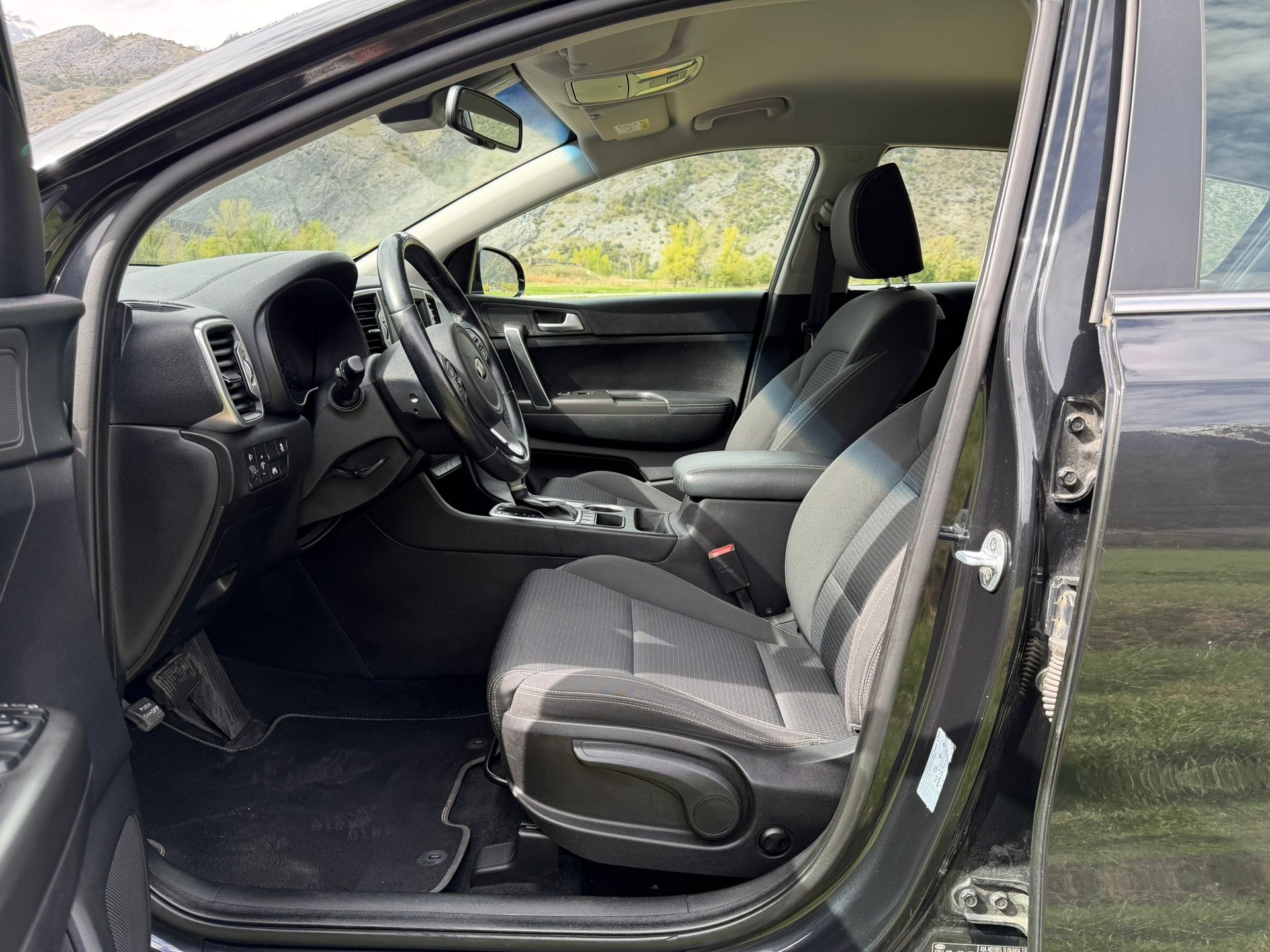 KIA Sportage 1.6 T-GDi Swiss City Line 4WD Automat-image-12