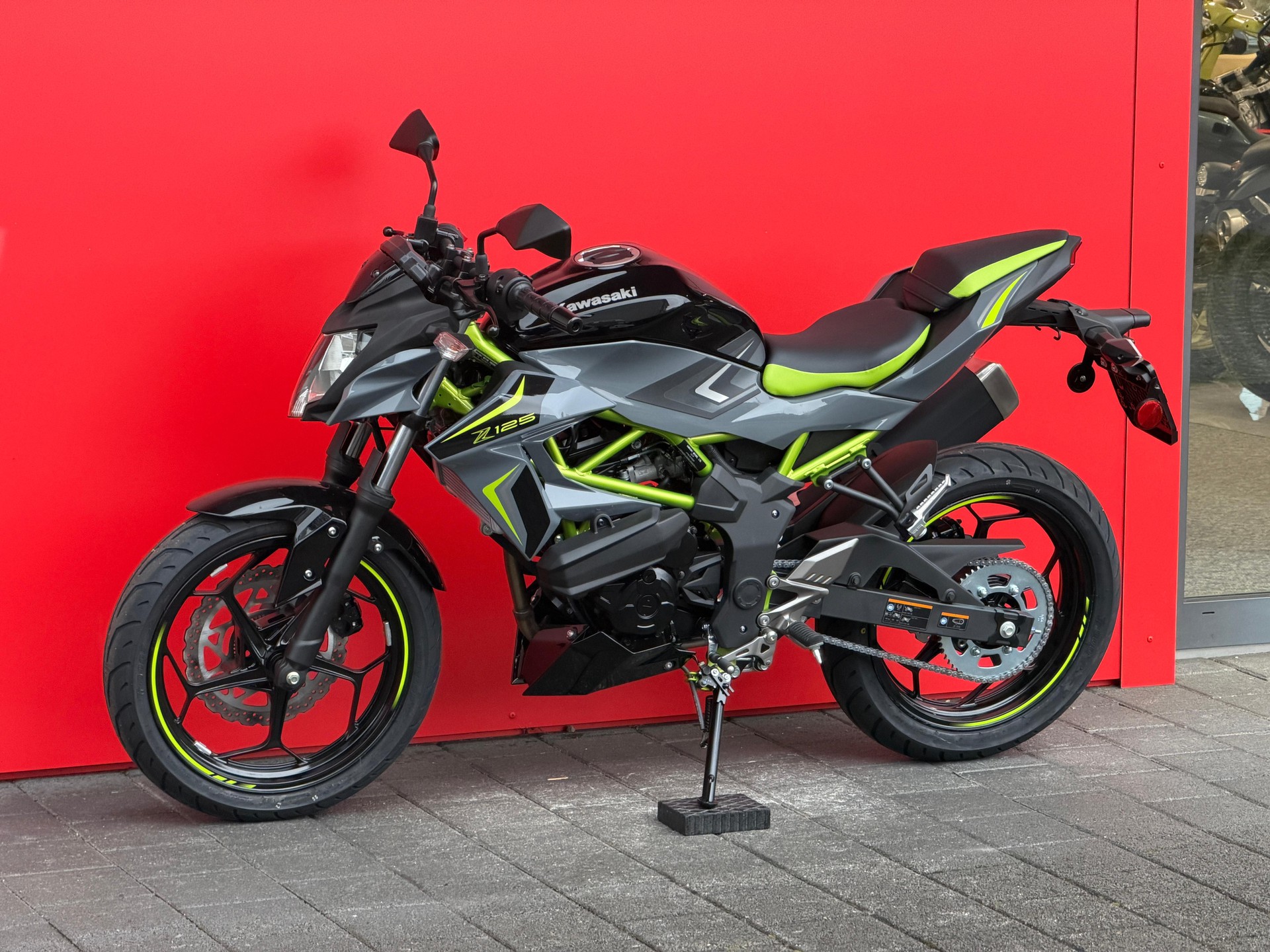 KAWASAKI Z 125-image-1